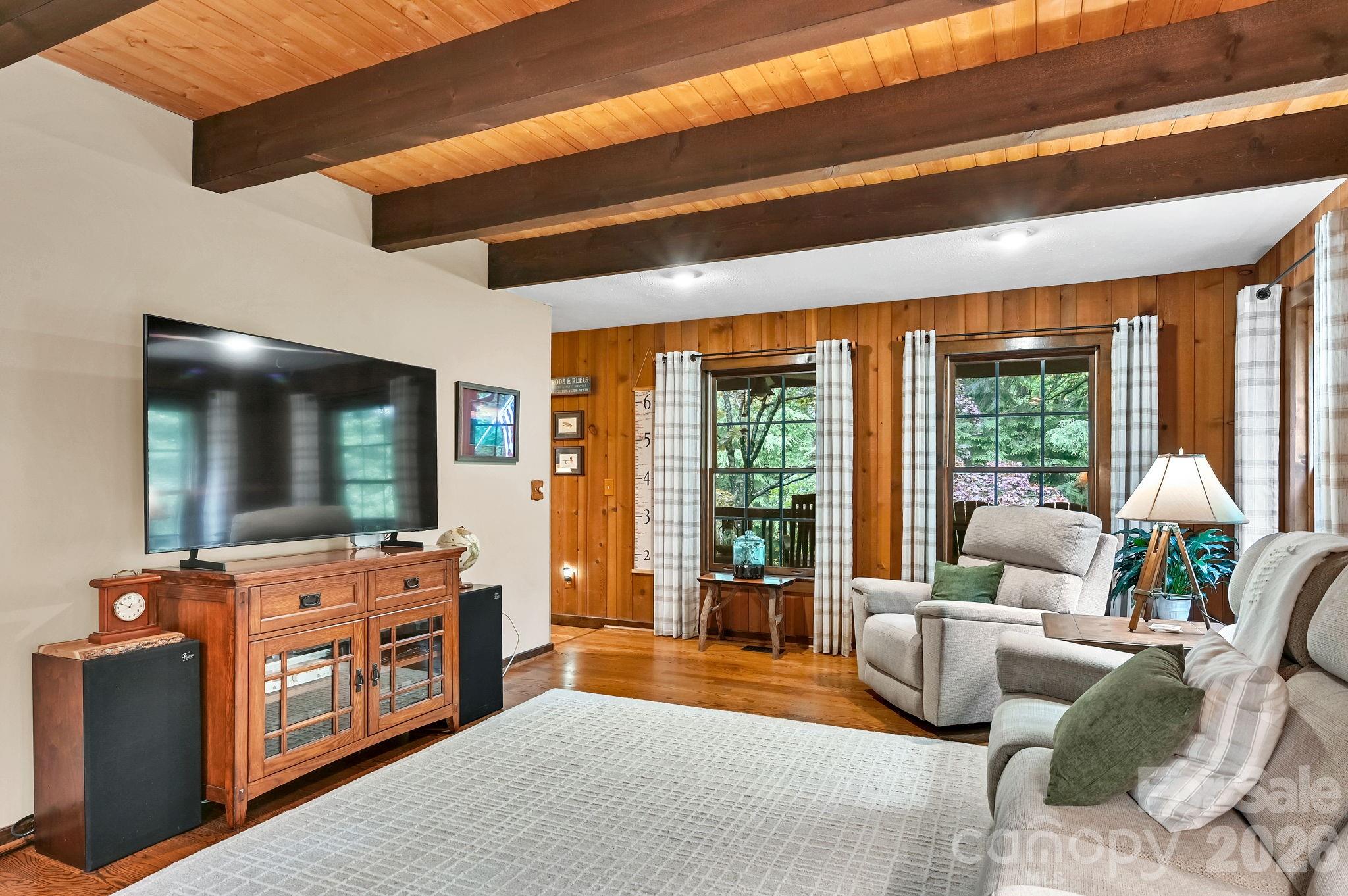 29 Shadow Brook Drive — Flat Rock