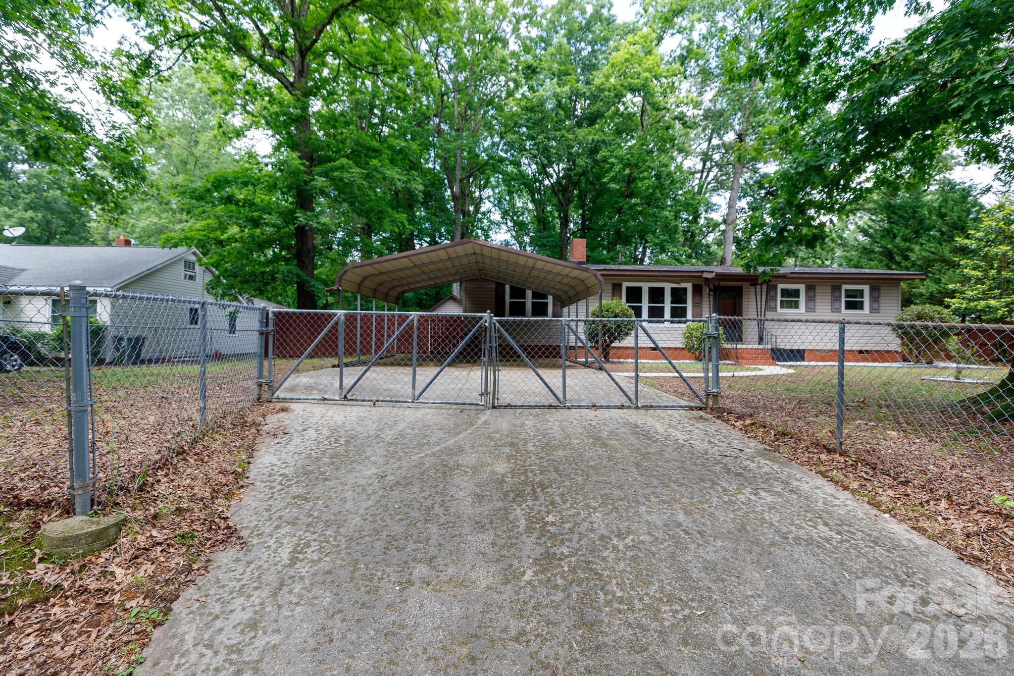 202 Woodlawn Drive — York