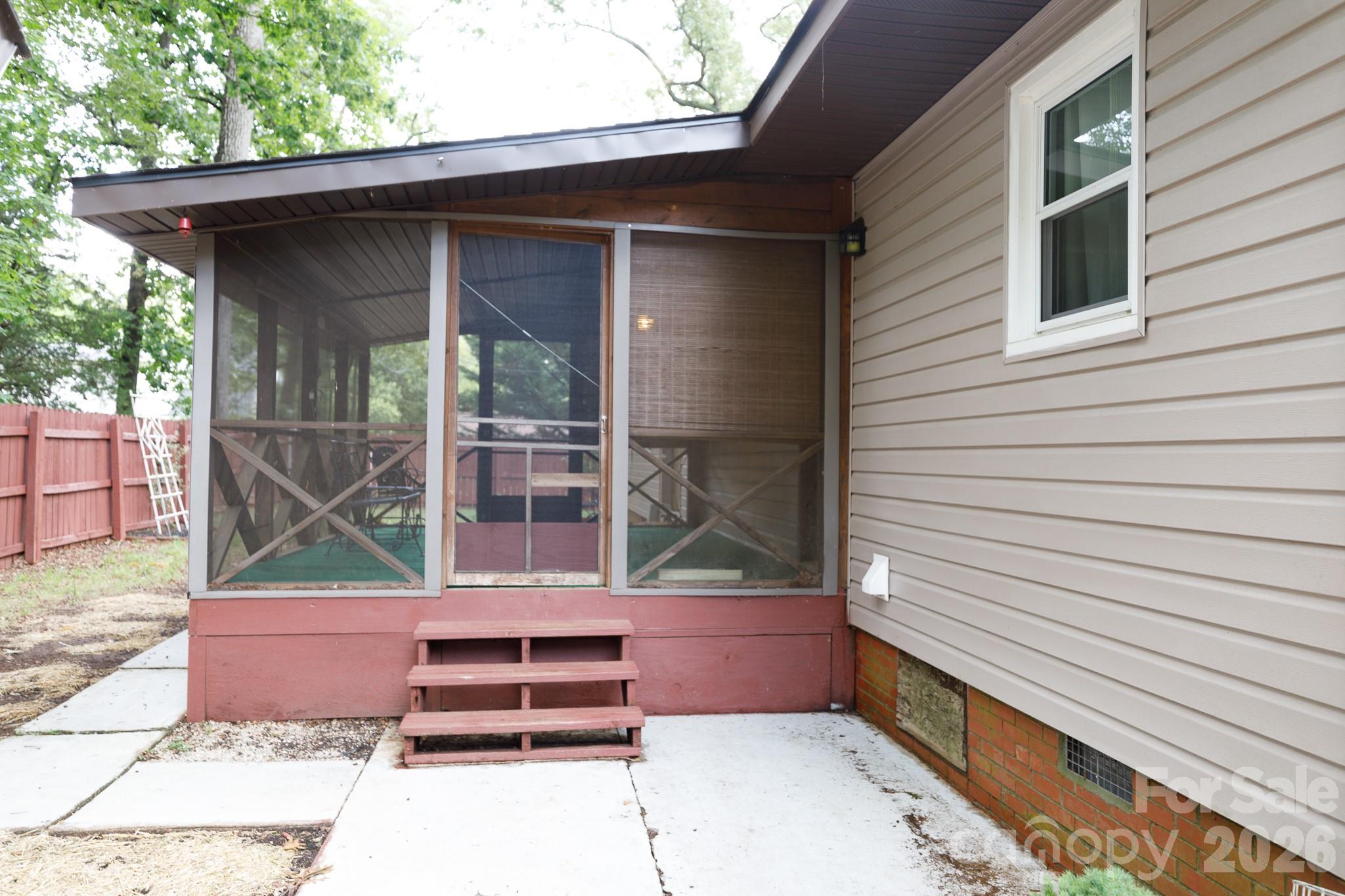 202 Woodlawn Drive — York