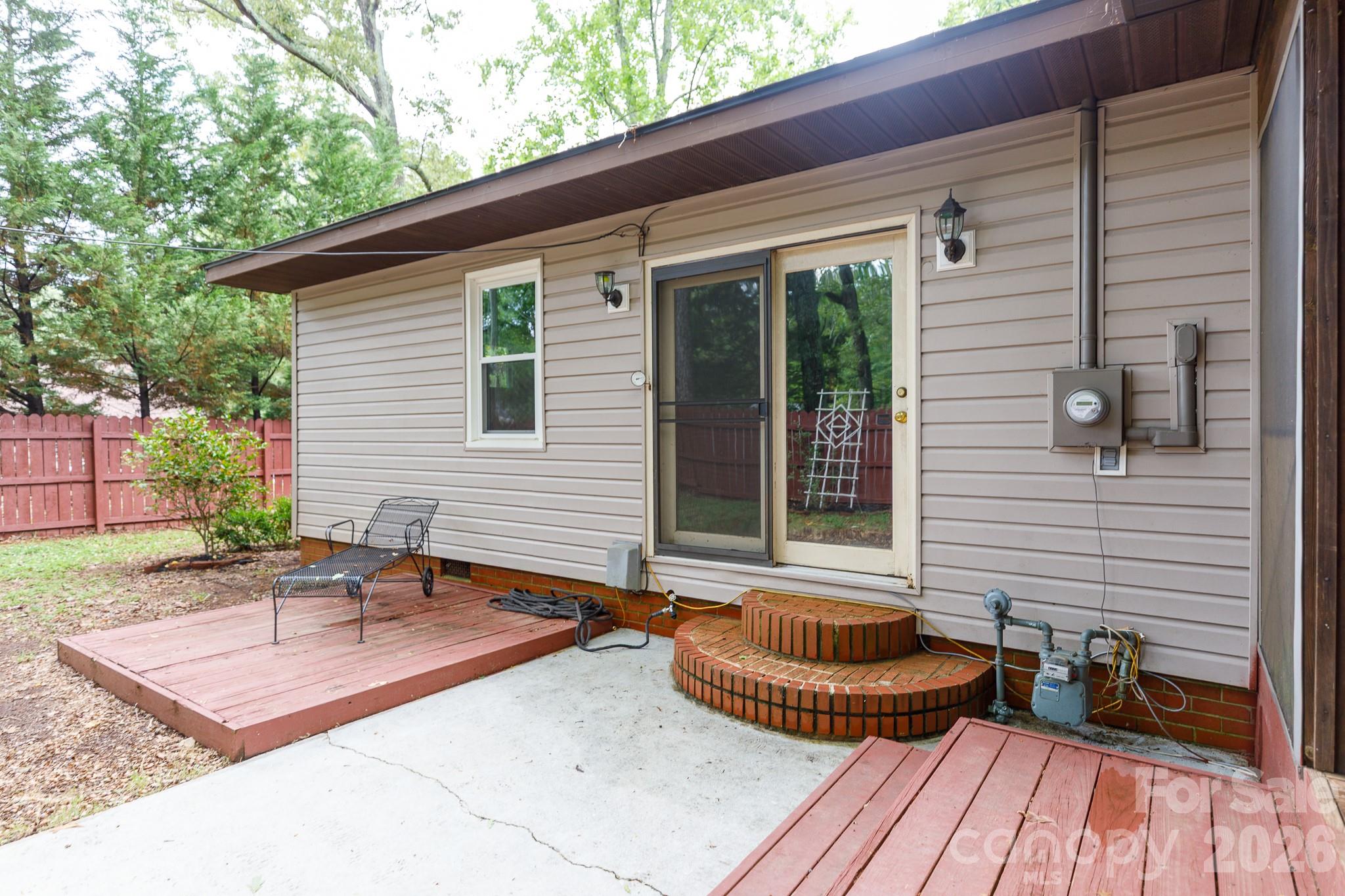 202 Woodlawn Drive — York