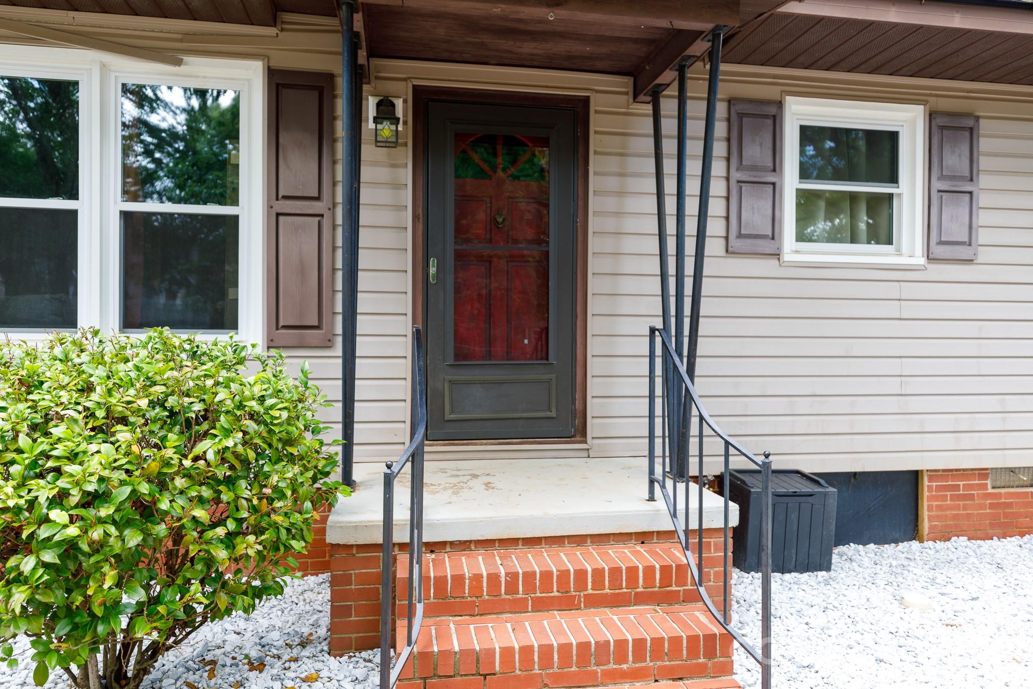 202 Woodlawn Drive — York