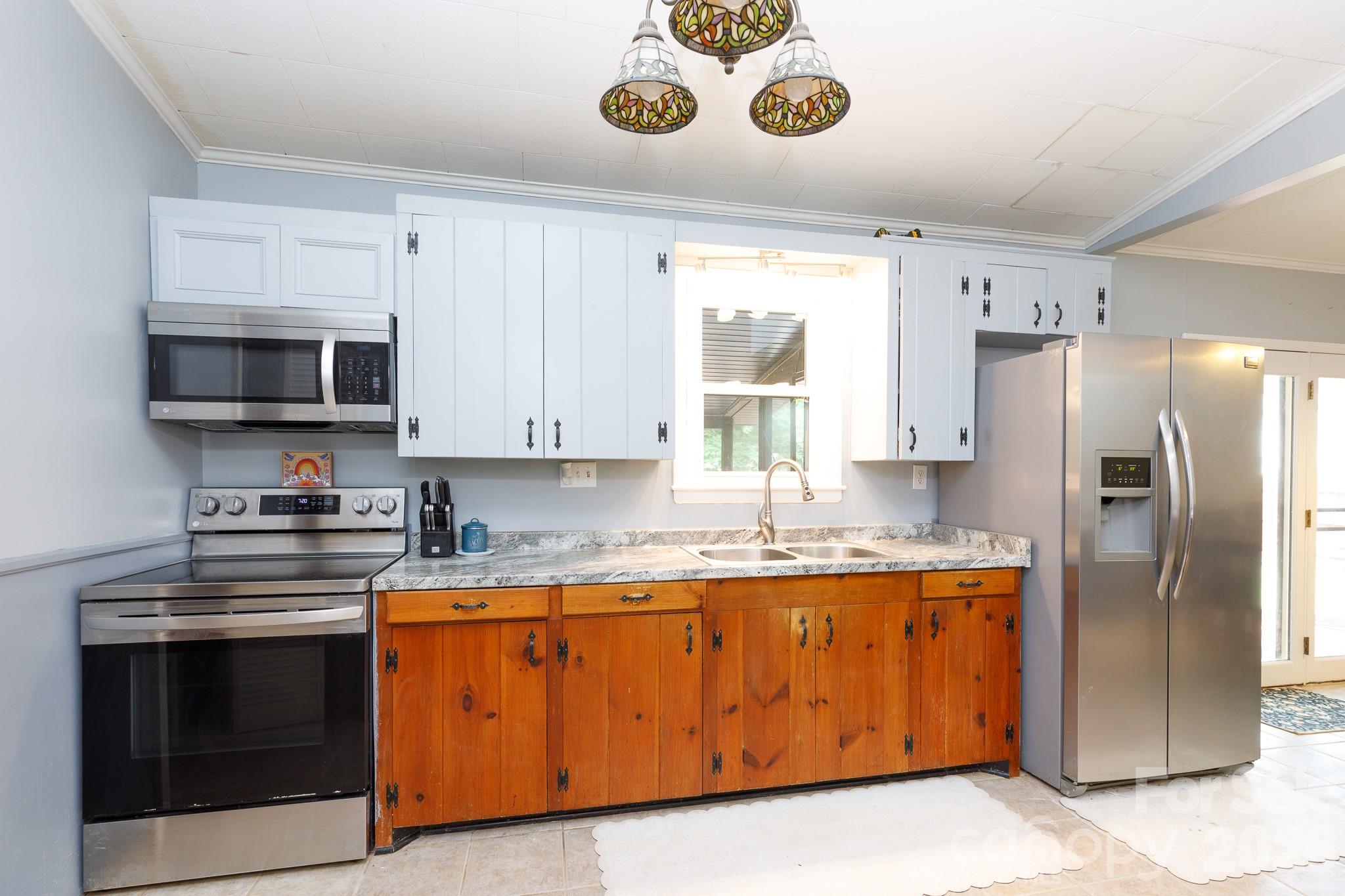 202 Woodlawn Drive — York