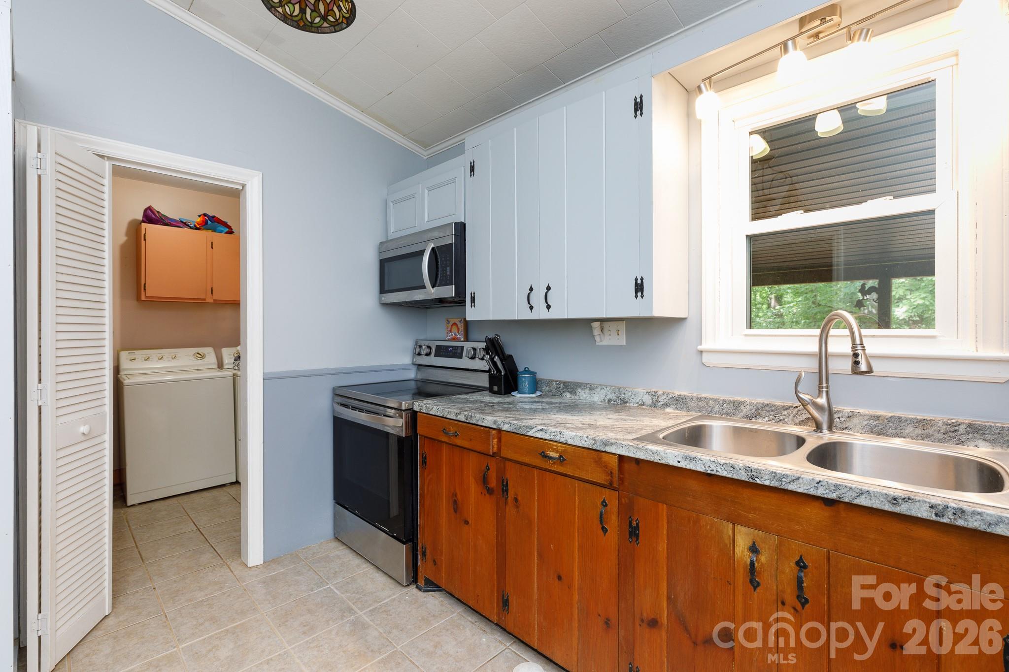 202 Woodlawn Drive — York