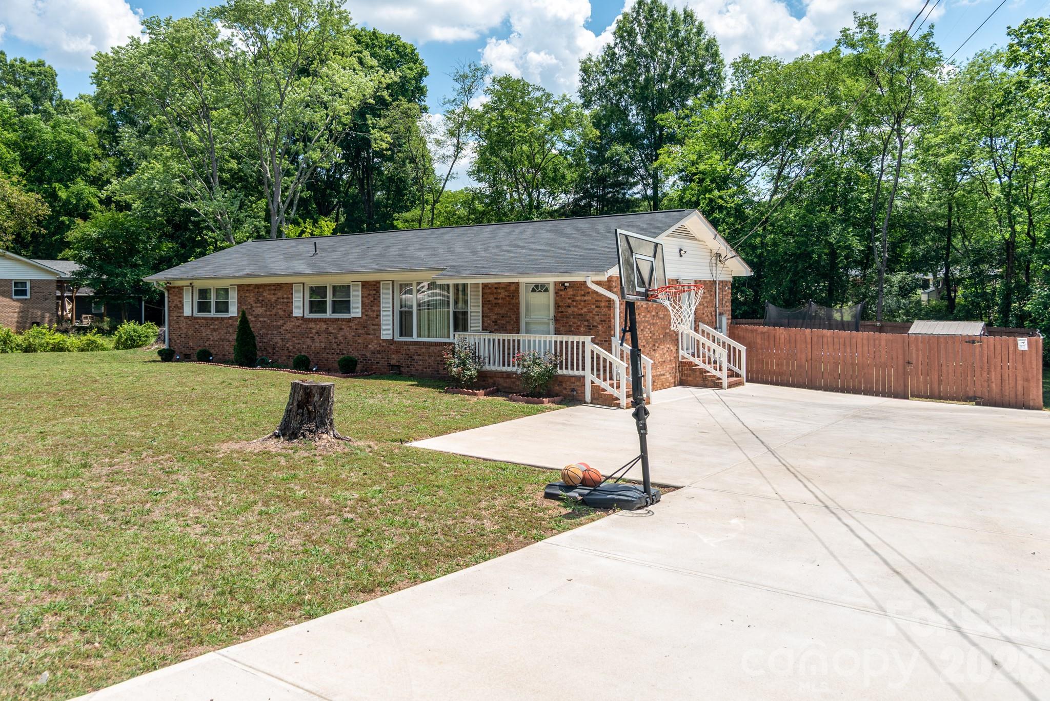 1121 Rembrandt Drive SW — Concord