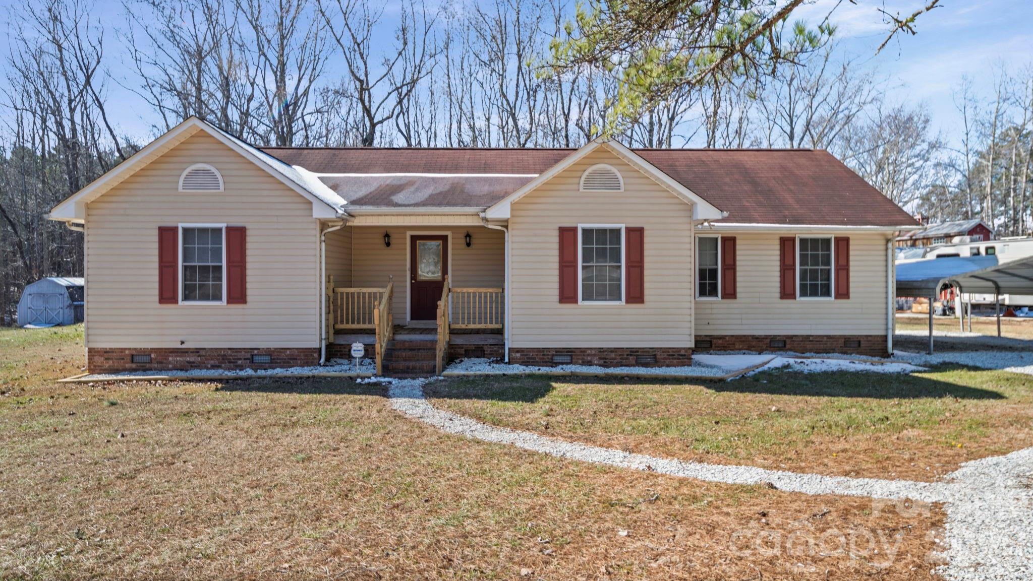865 N Highway 161 Highway — Clover