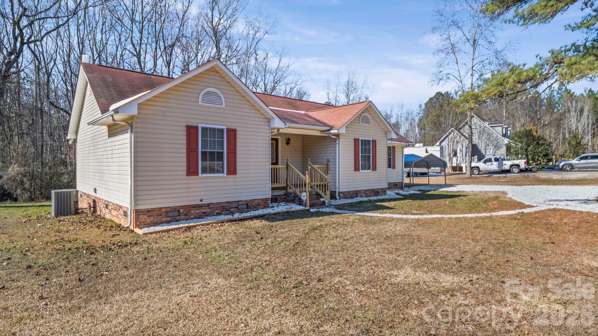865 N Highway 161 Highway — Clover