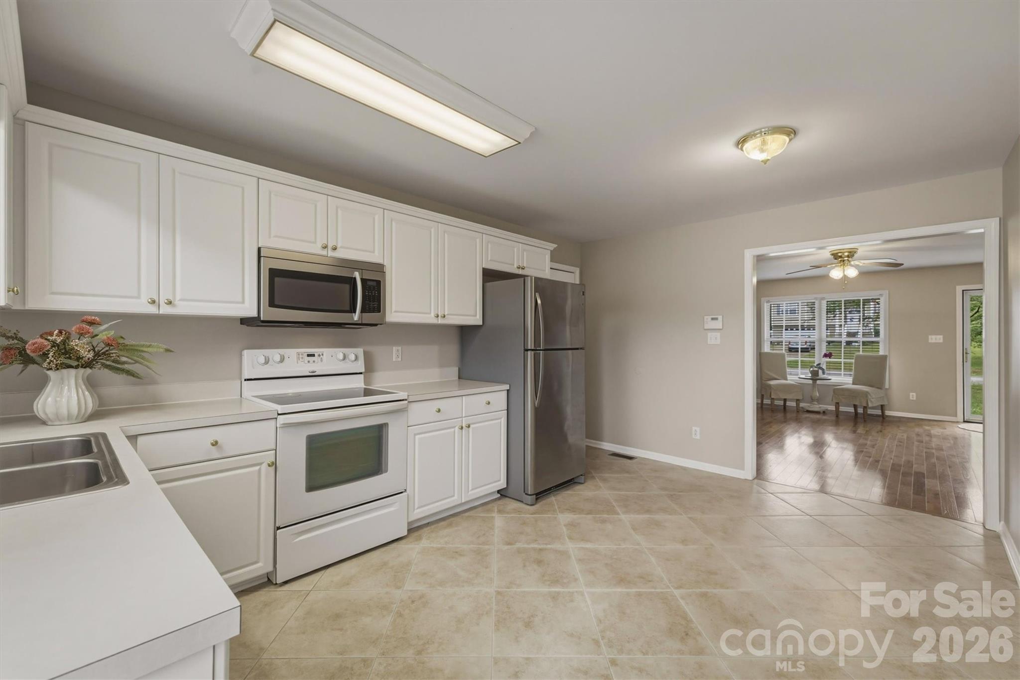2523 26th Avenue NE — Hickory