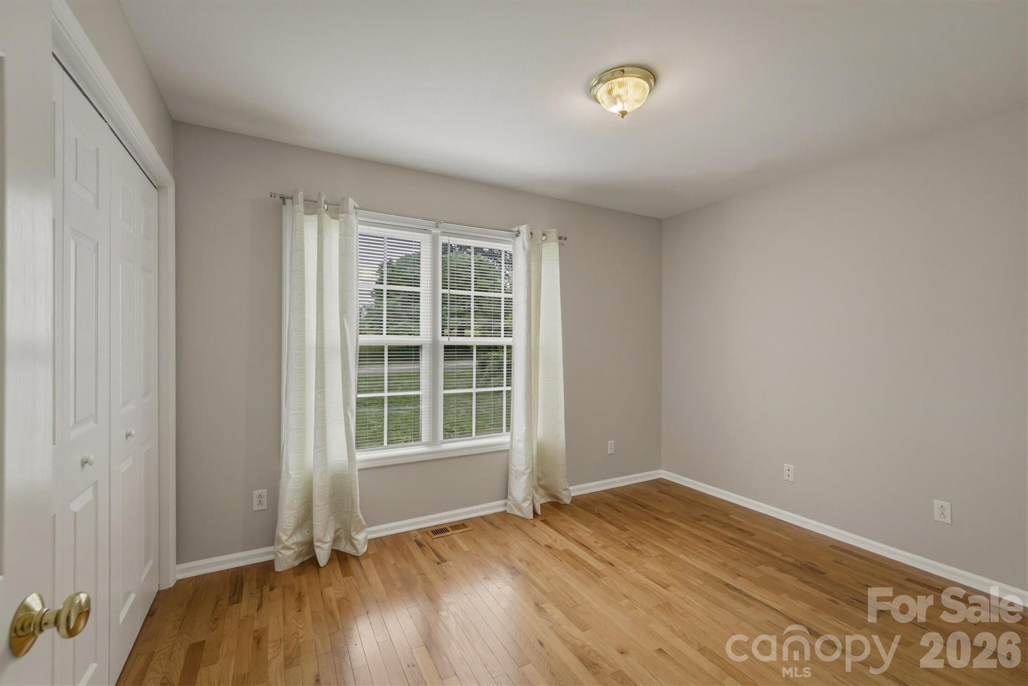 2523 26th Avenue NE — Hickory