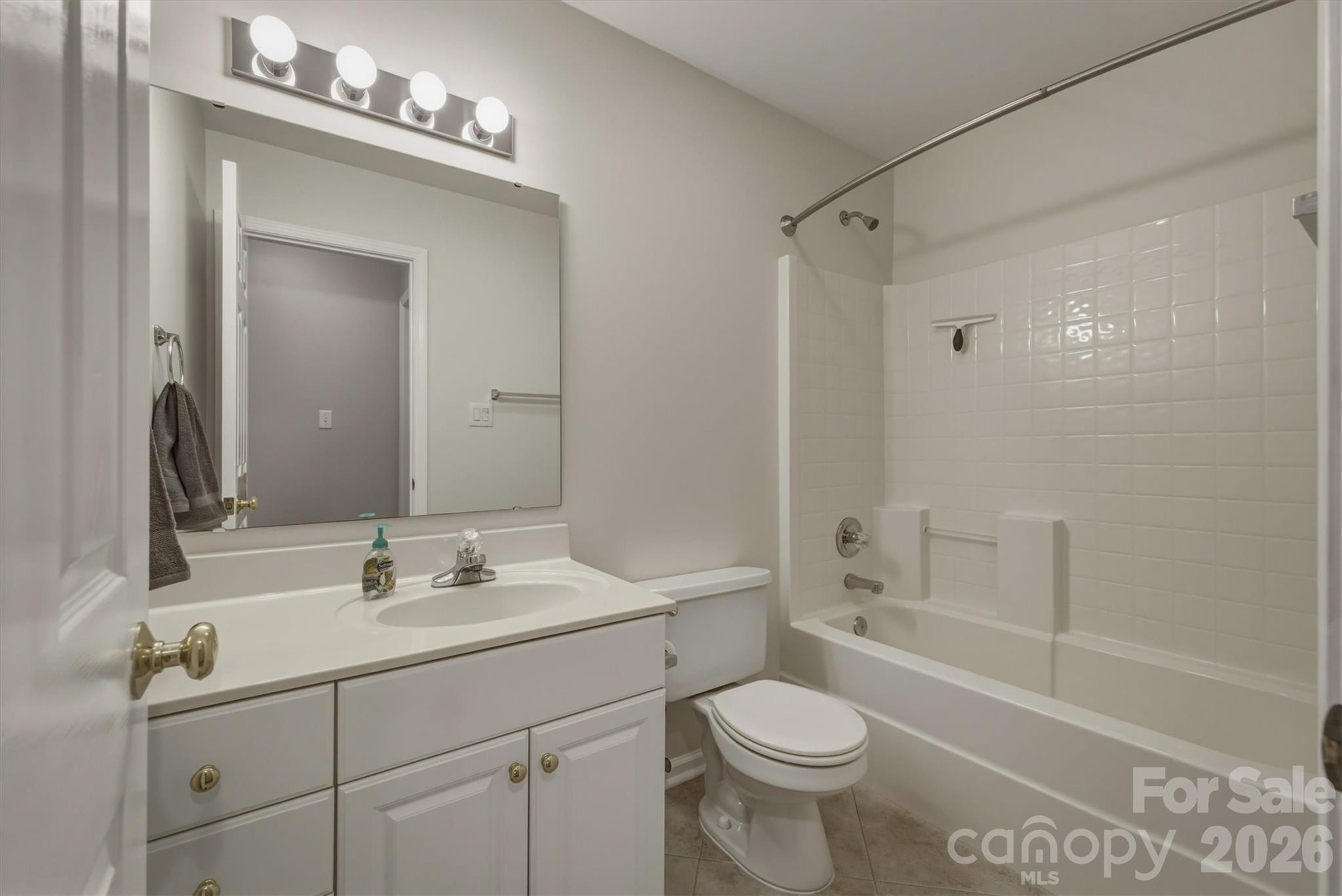 2523 26th Avenue NE — Hickory