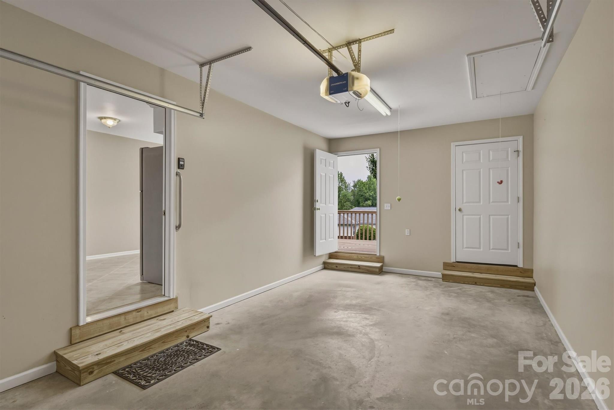 2523 26th Avenue NE — Hickory