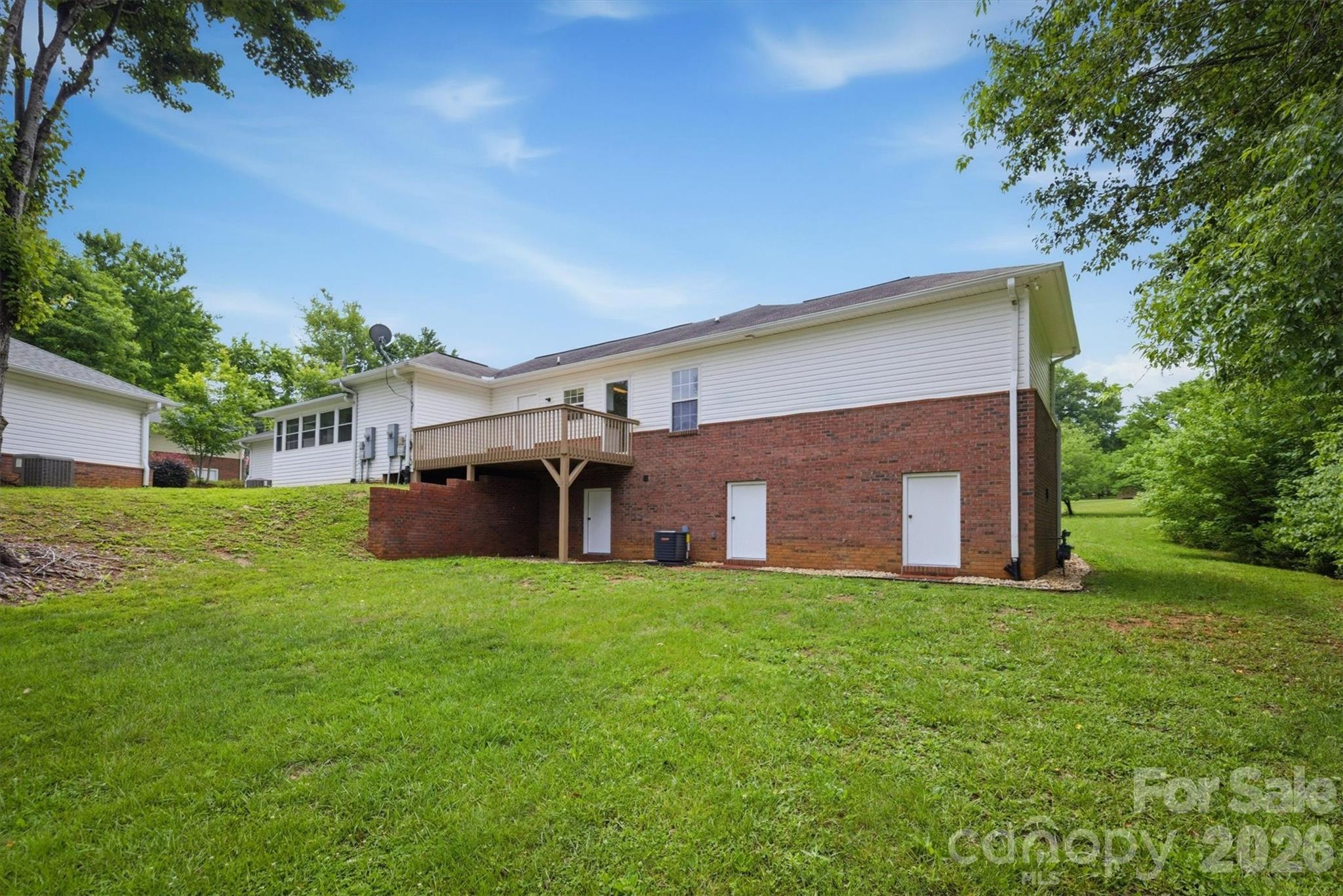 2523 26th Avenue NE — Hickory