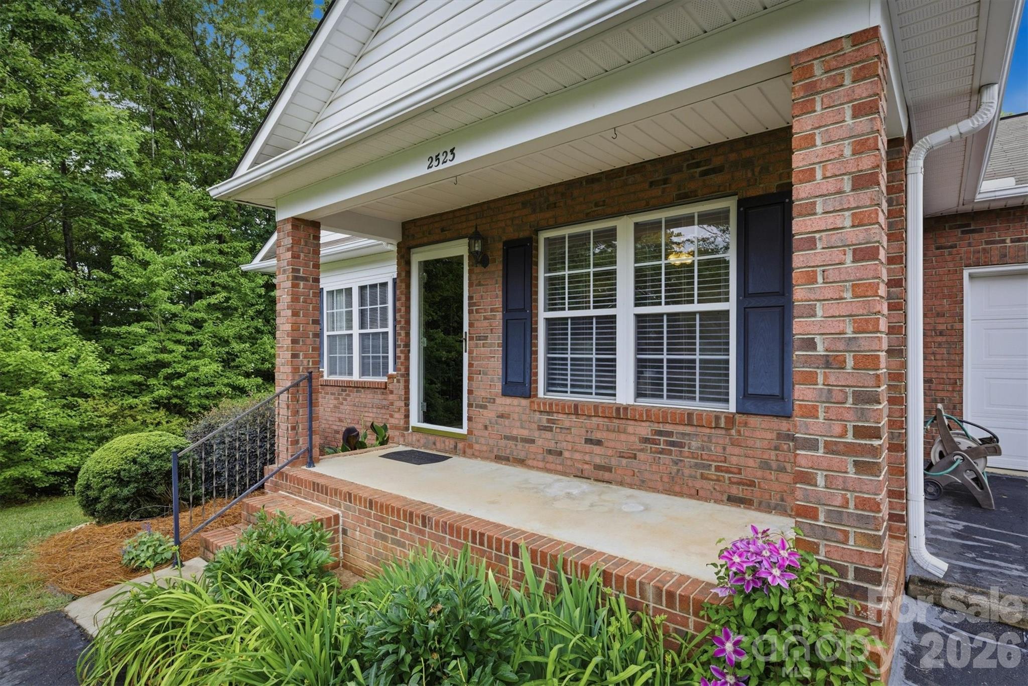2523 26th Avenue NE — Hickory