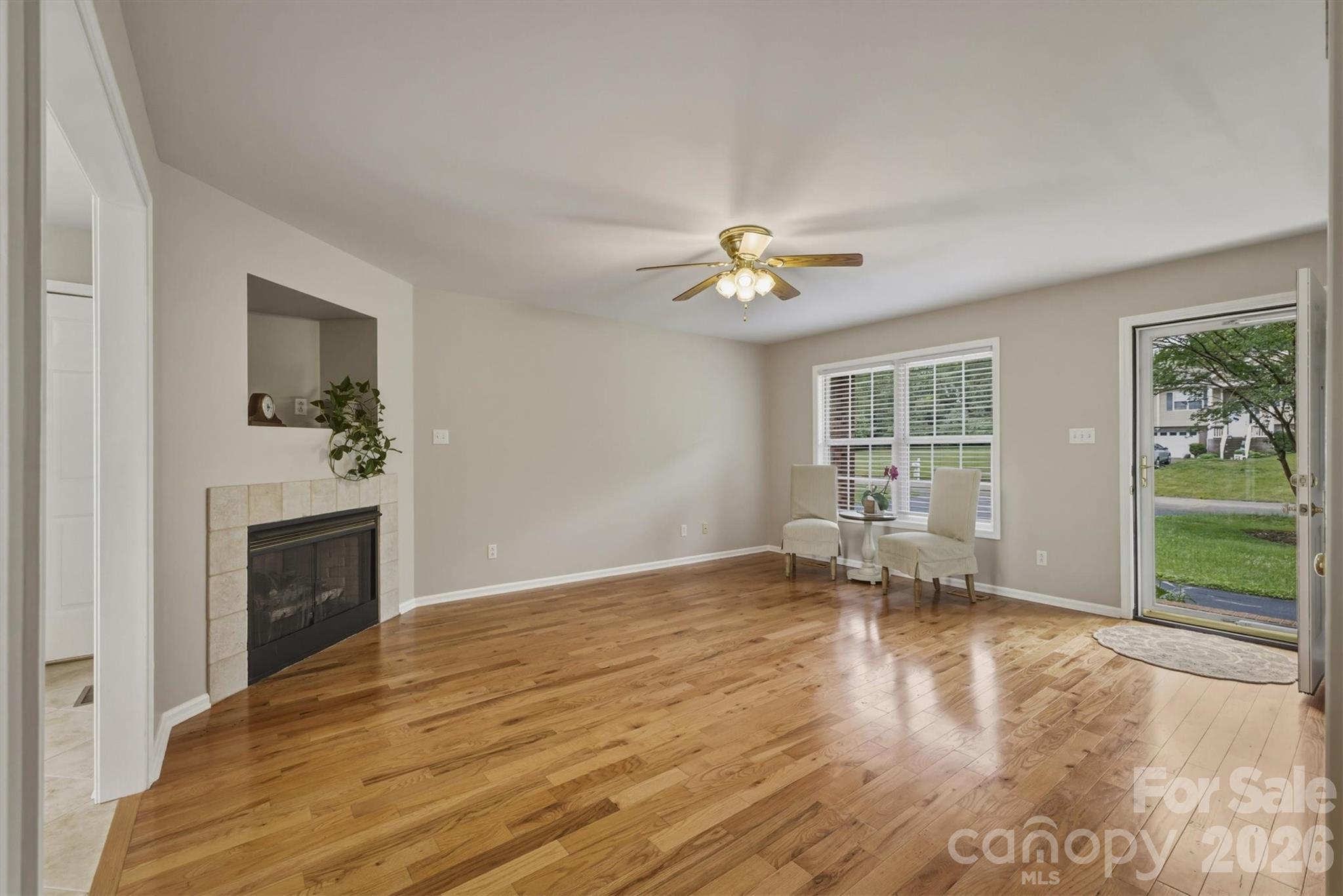 2523 26th Avenue NE — Hickory
