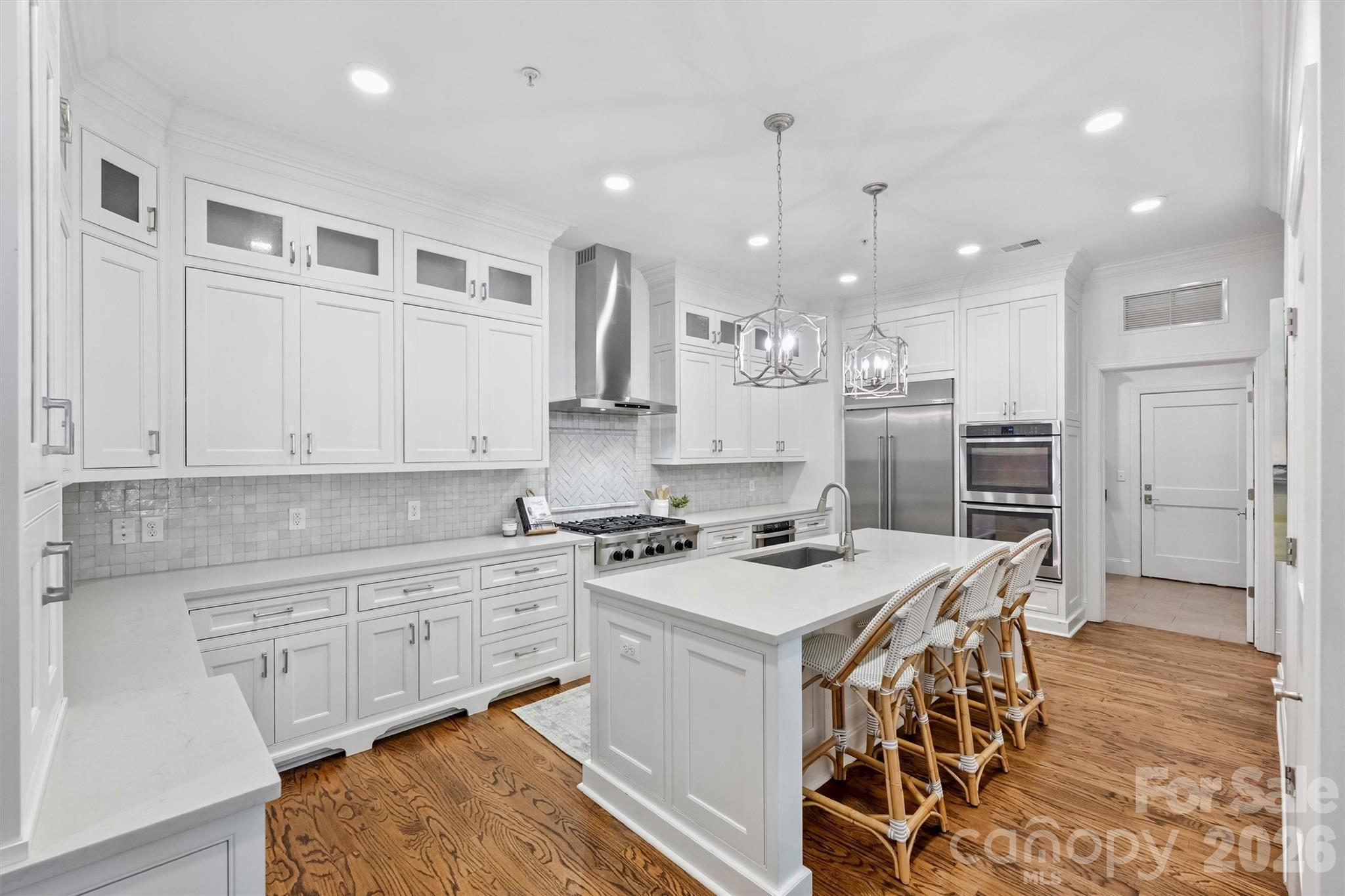 2251 Selwyn Avenue — Charlotte