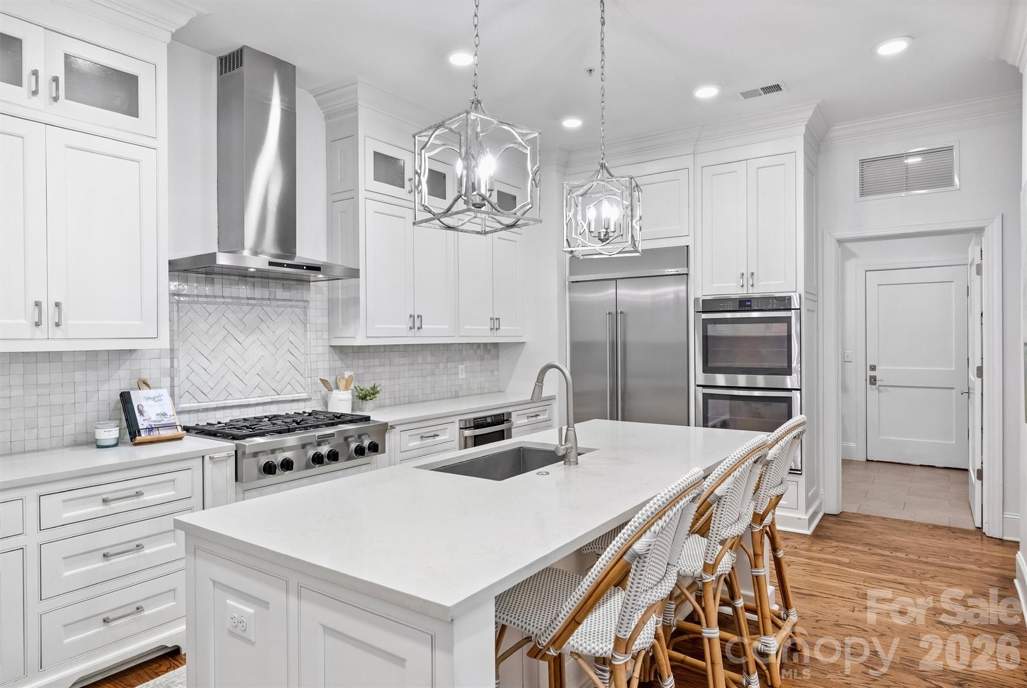 2251 Selwyn Avenue — Charlotte