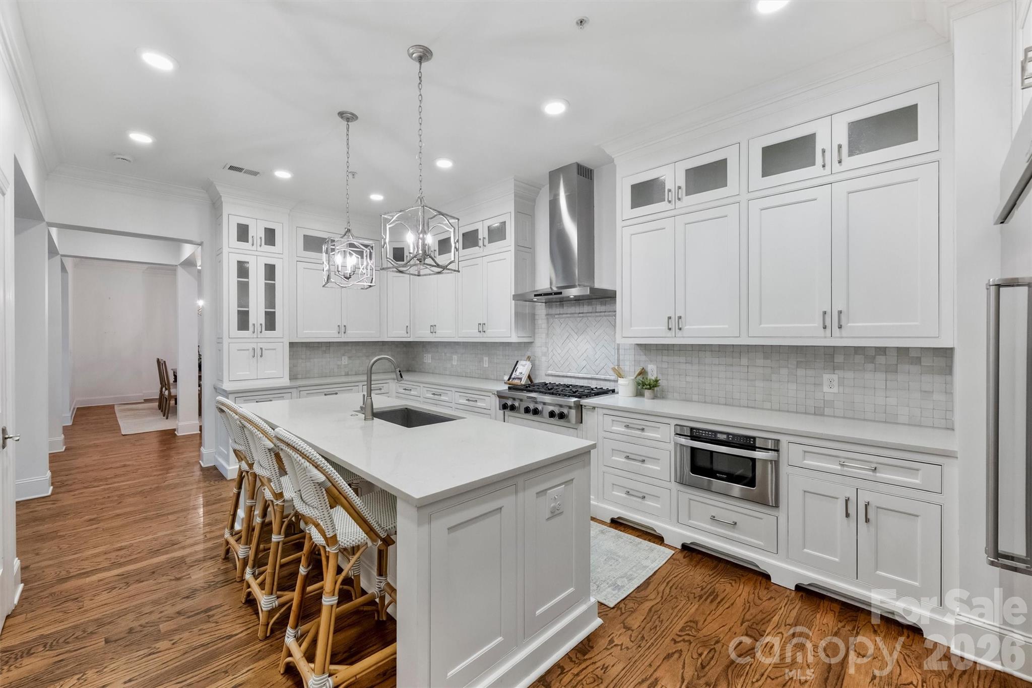 2251 Selwyn Avenue — Charlotte