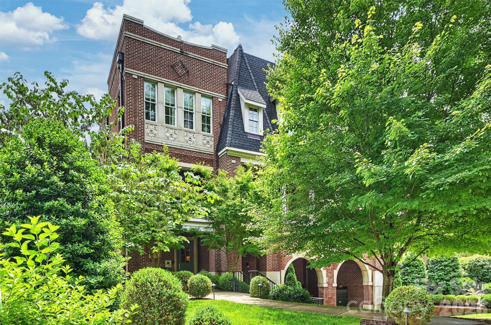 2251 Selwyn Avenue — Charlotte