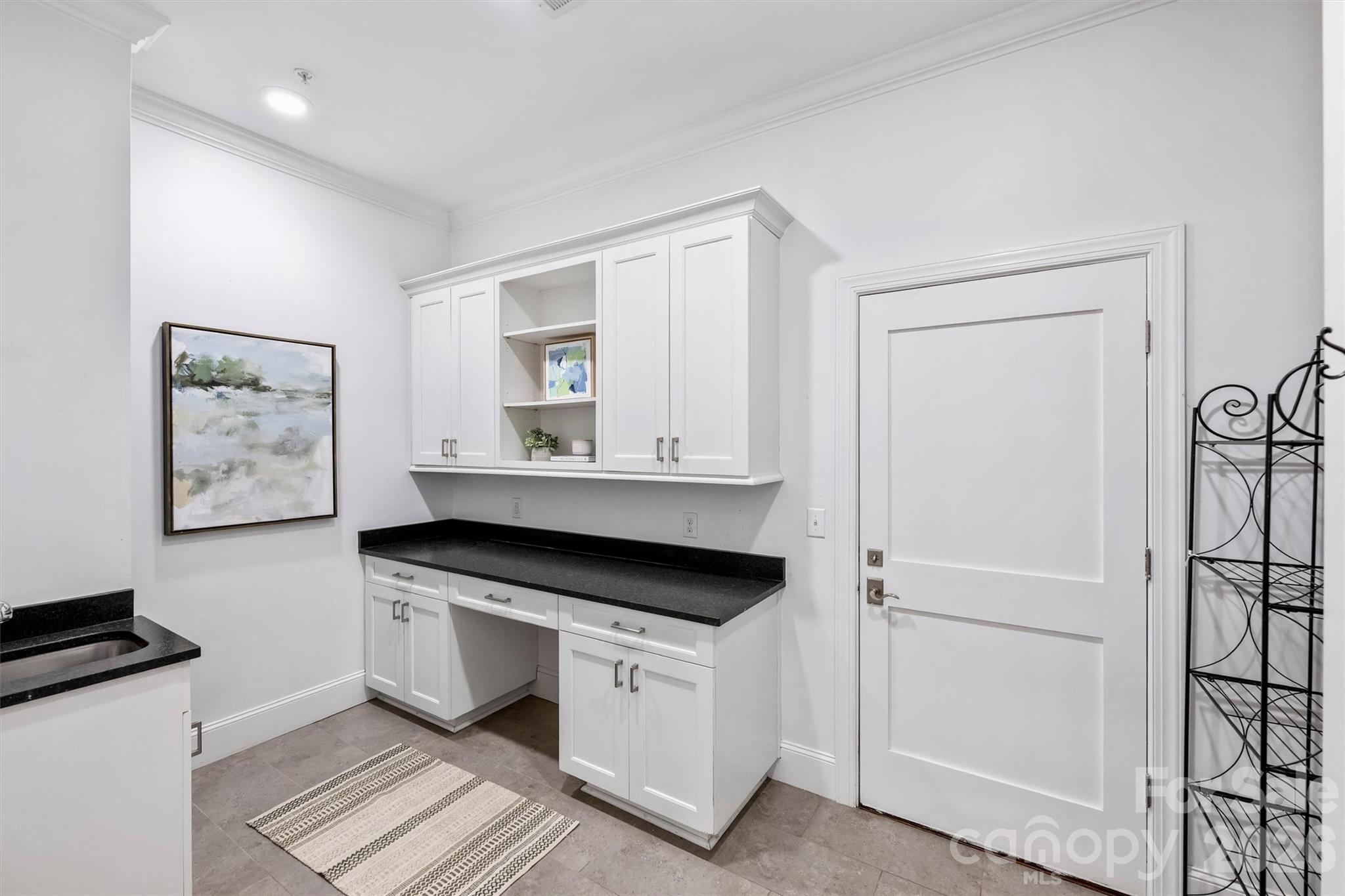 2251 Selwyn Avenue — Charlotte