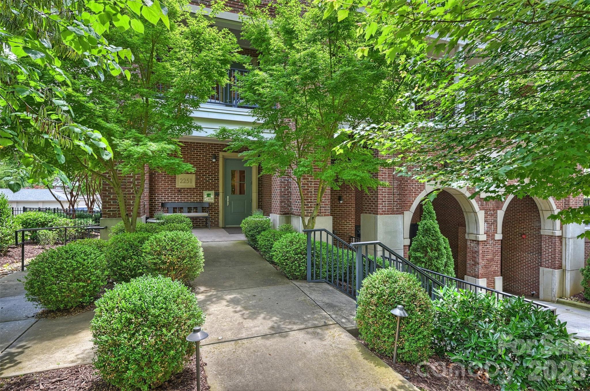 2251 Selwyn Avenue — Charlotte