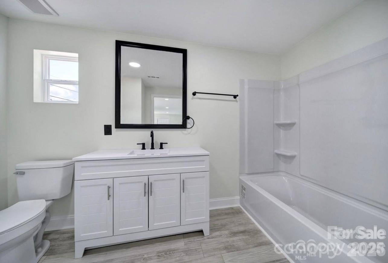 118 Henry Street — Lawndale