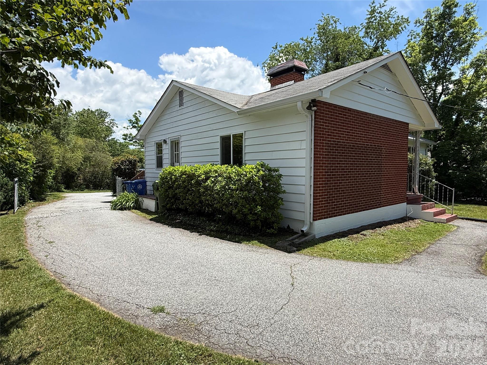 17 N Pershing Road — Asheville