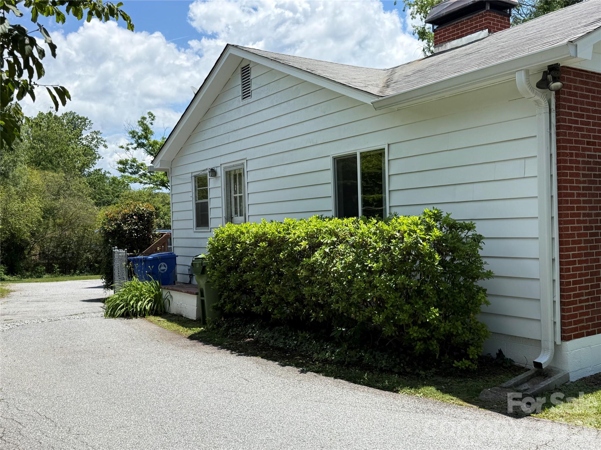 17 N Pershing Road — Asheville