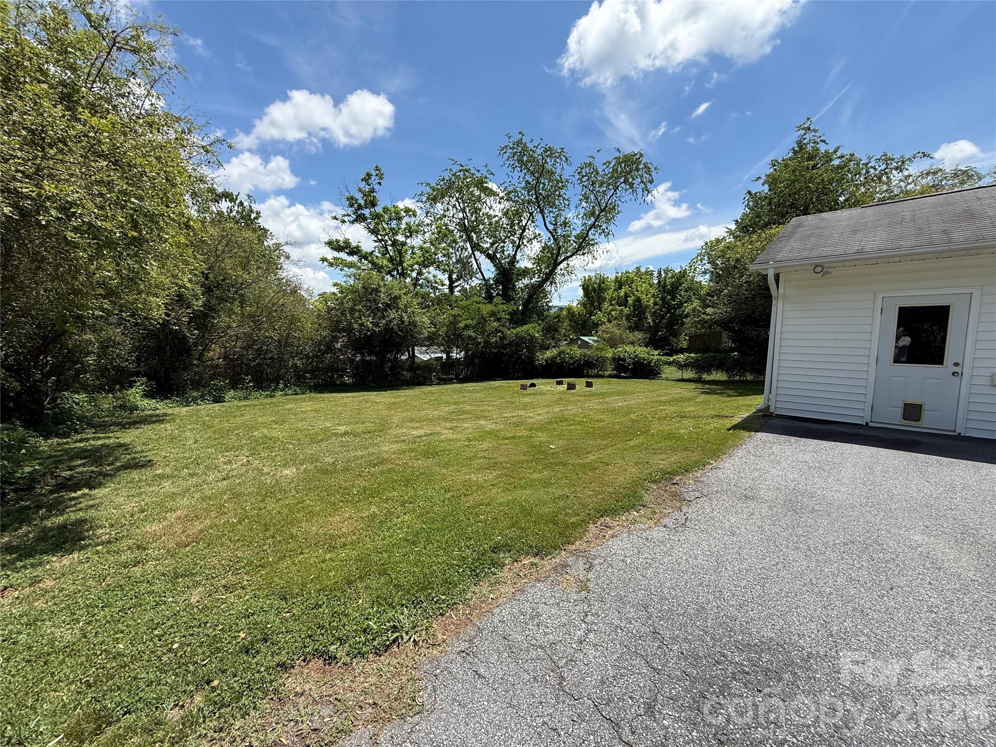 17 N Pershing Road — Asheville