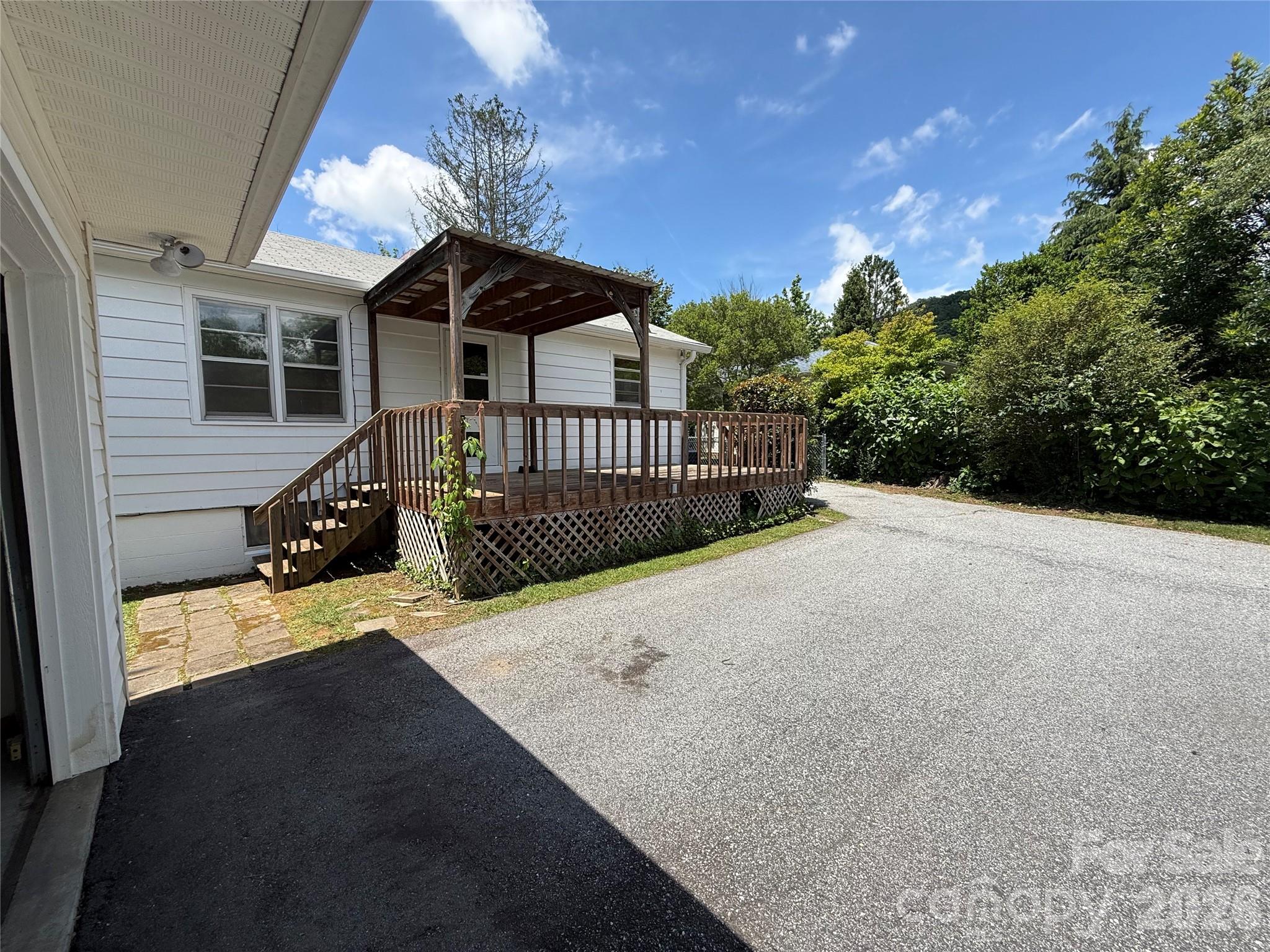 17 N Pershing Road — Asheville
