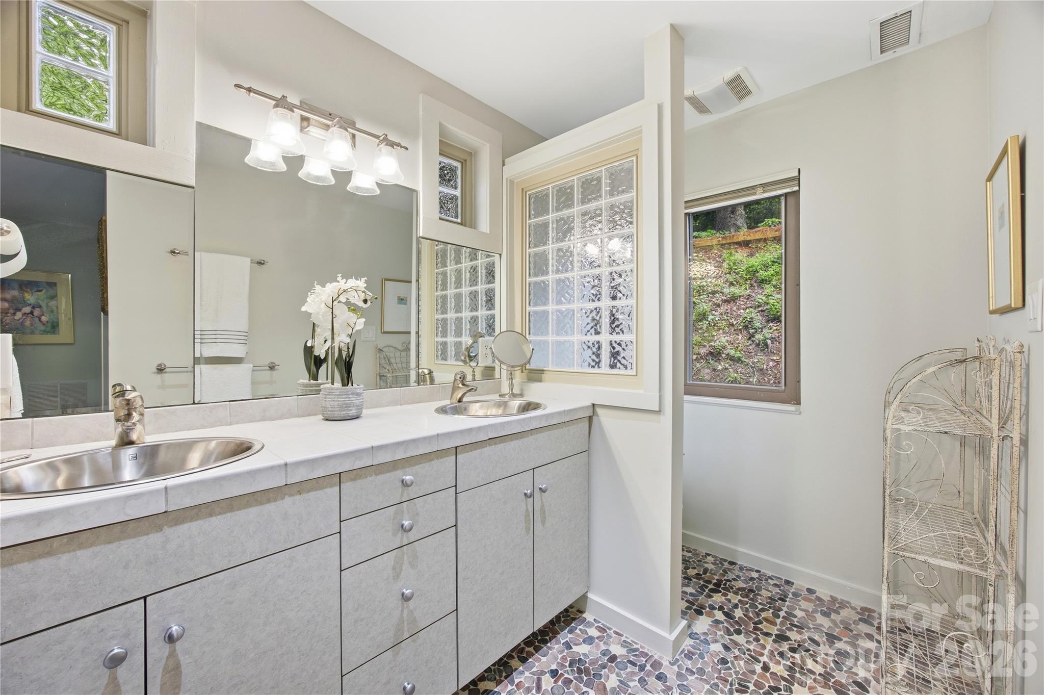 2724 Huntingtowne Farms Lane — Charlotte