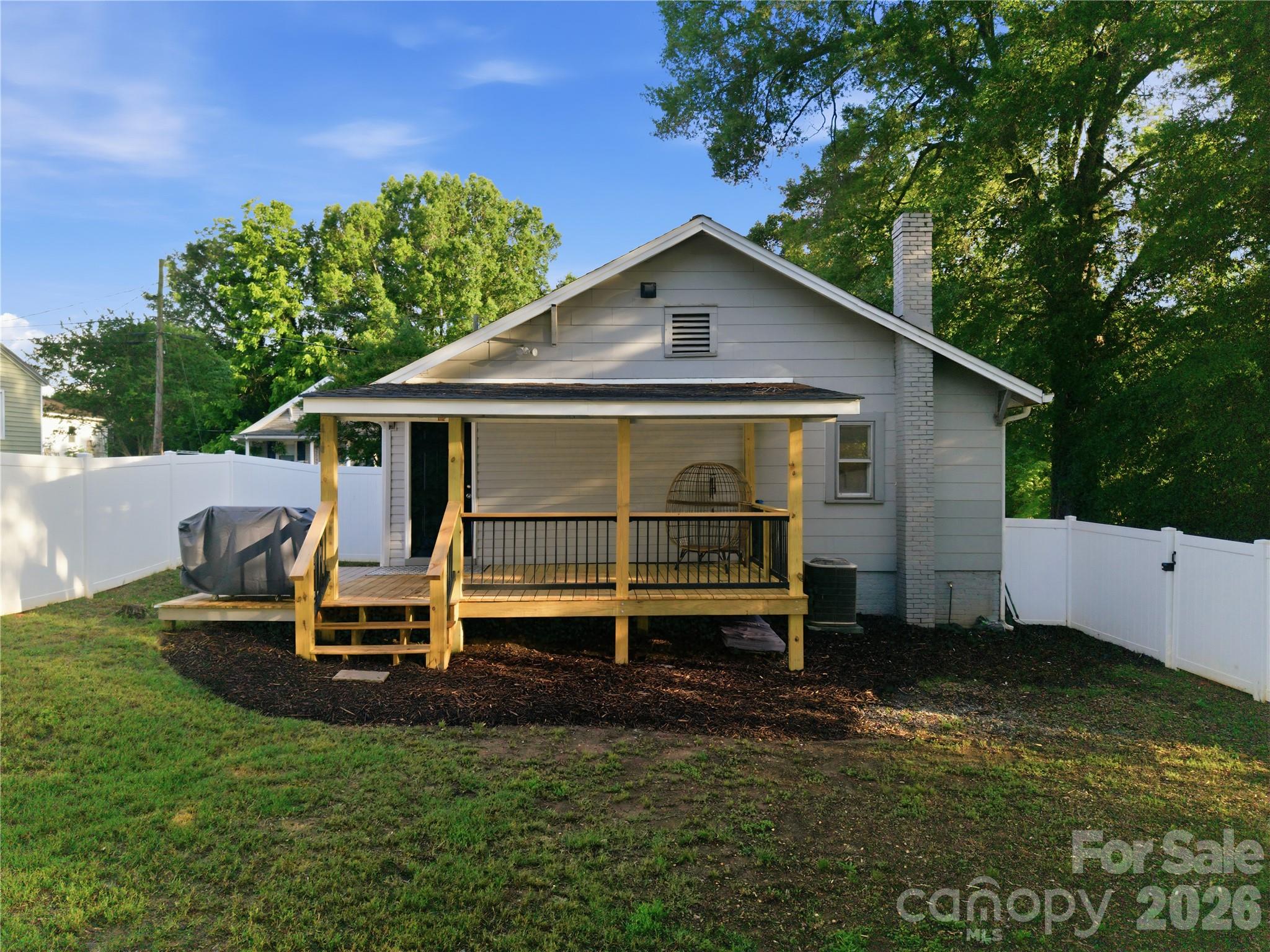 1226 1st Avenue Place NW — Hickory