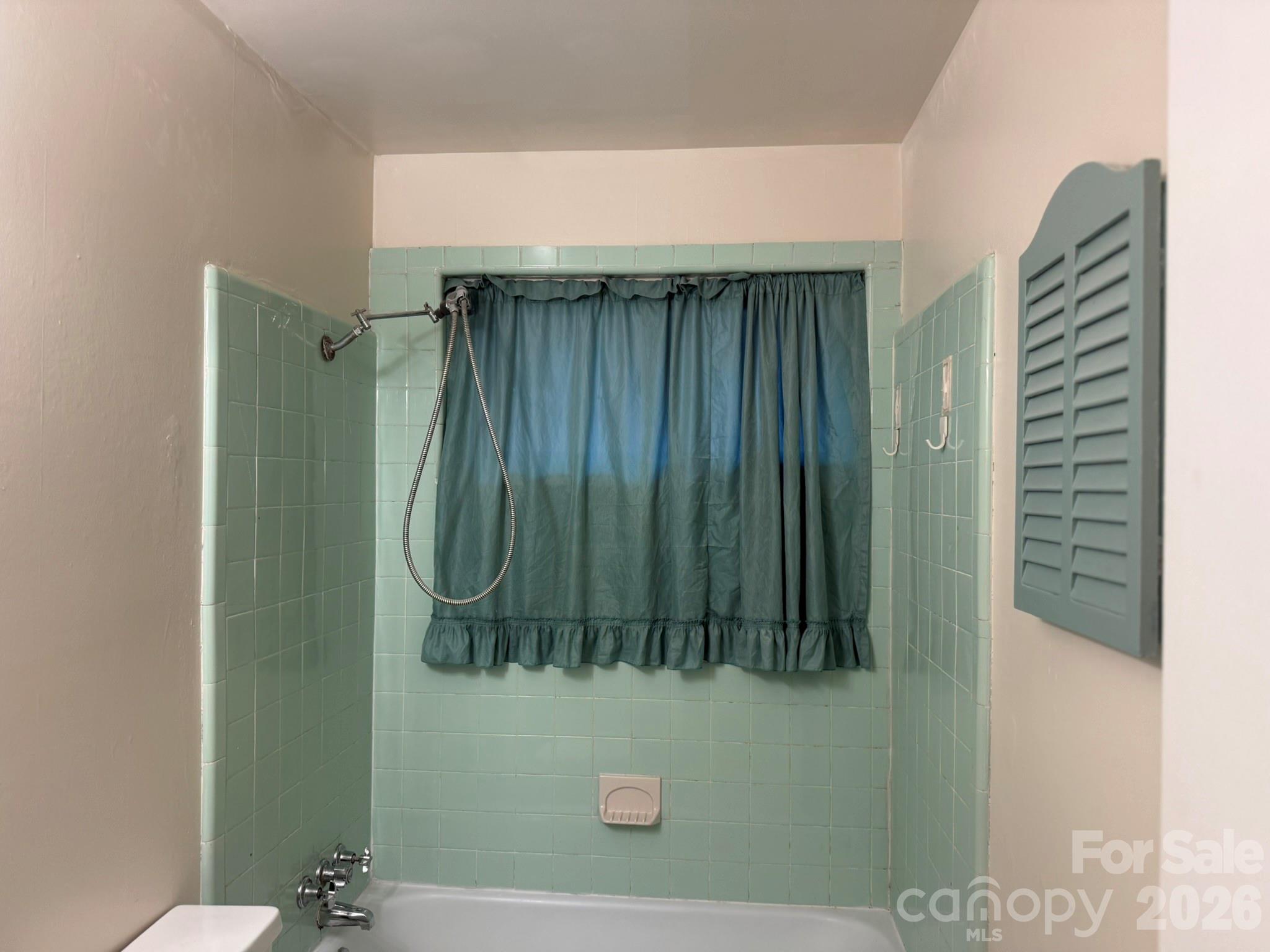 4915 Malibu Drive — Charlotte