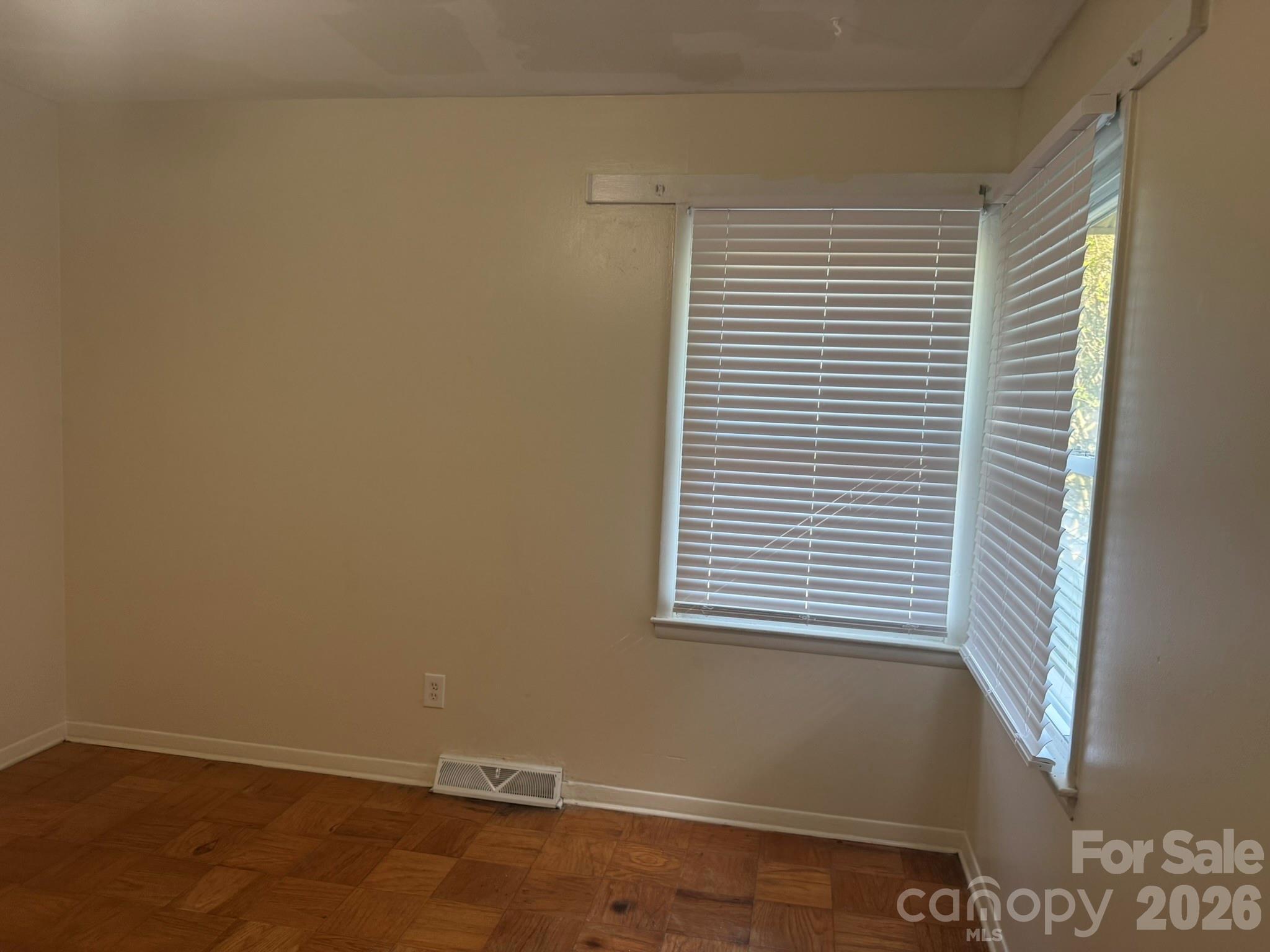 4915 Malibu Drive — Charlotte