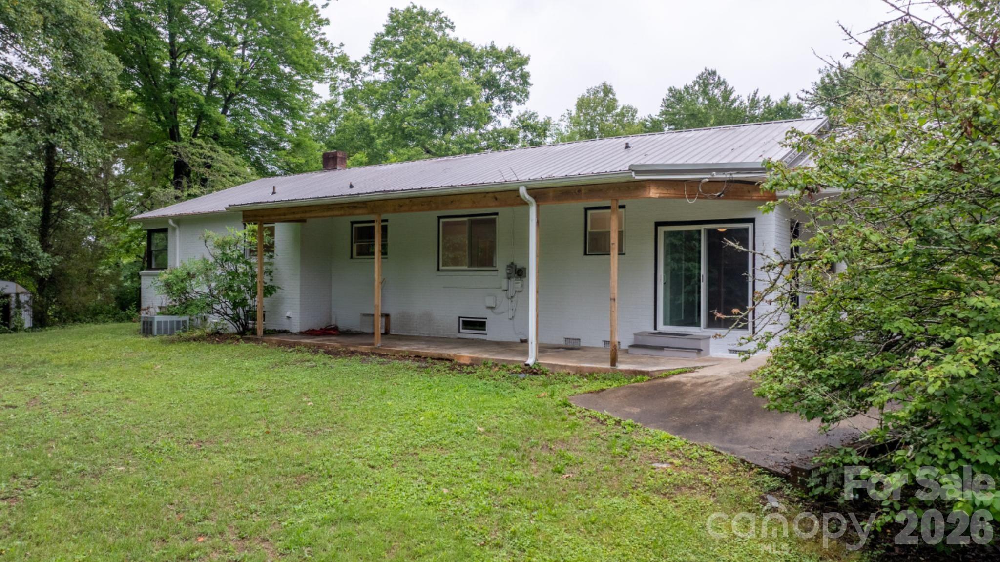 436 Hibriten Drive SE — Lenoir