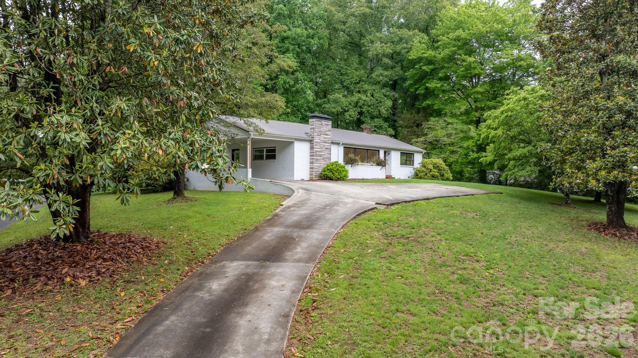 436 Hibriten Drive SE — Lenoir