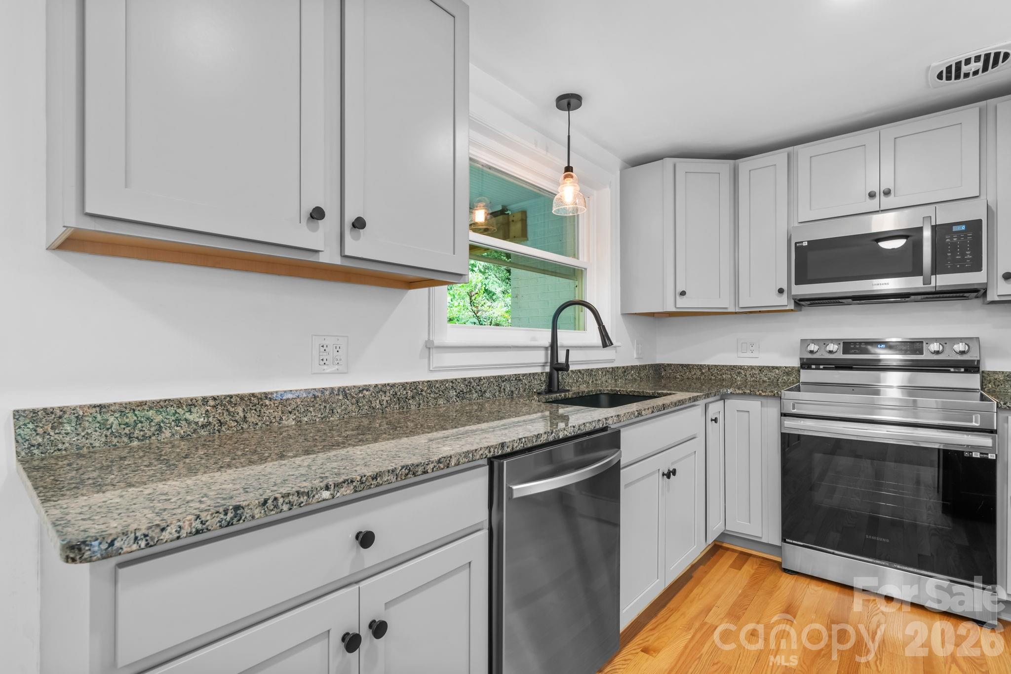 436 Hibriten Drive SE — Lenoir