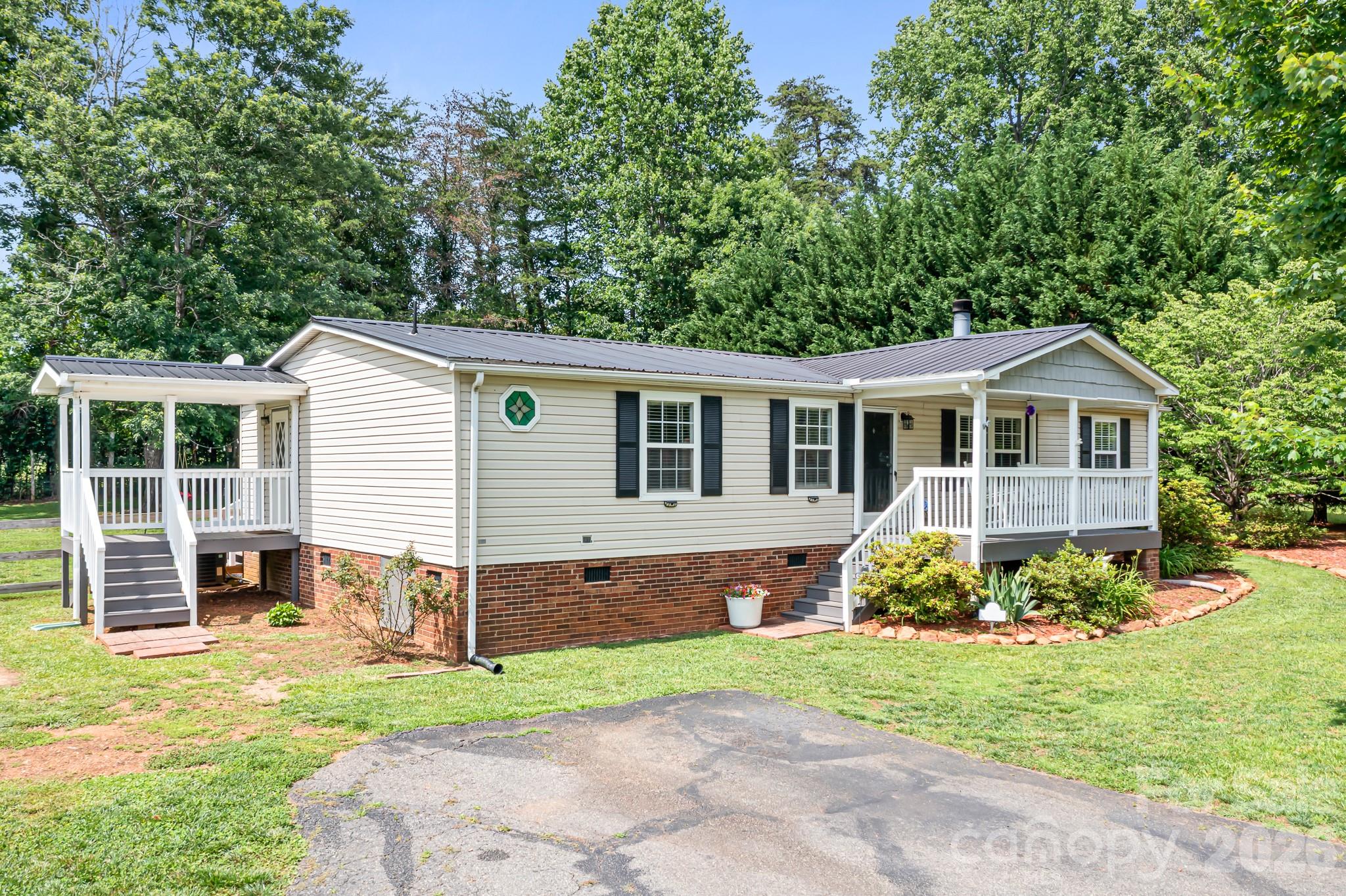 6075 Clearbrook Lane — Iron Station
