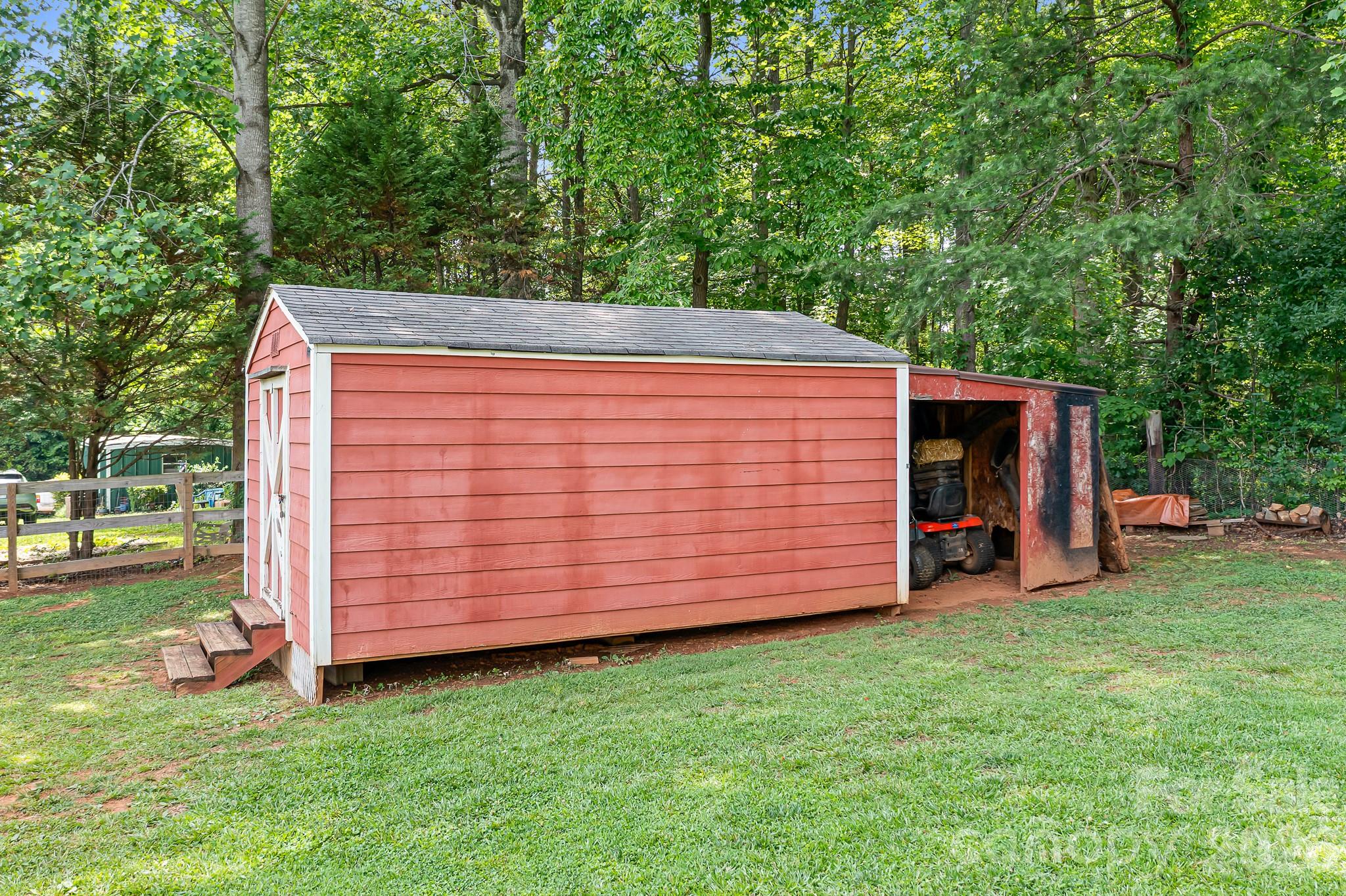 6075 Clearbrook Lane — Iron Station
