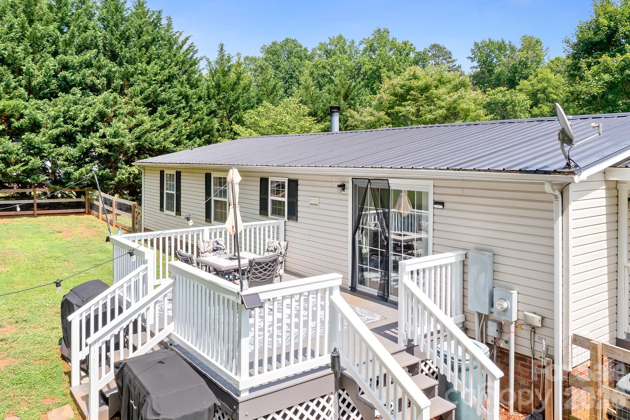 6075 Clearbrook Lane — Iron Station