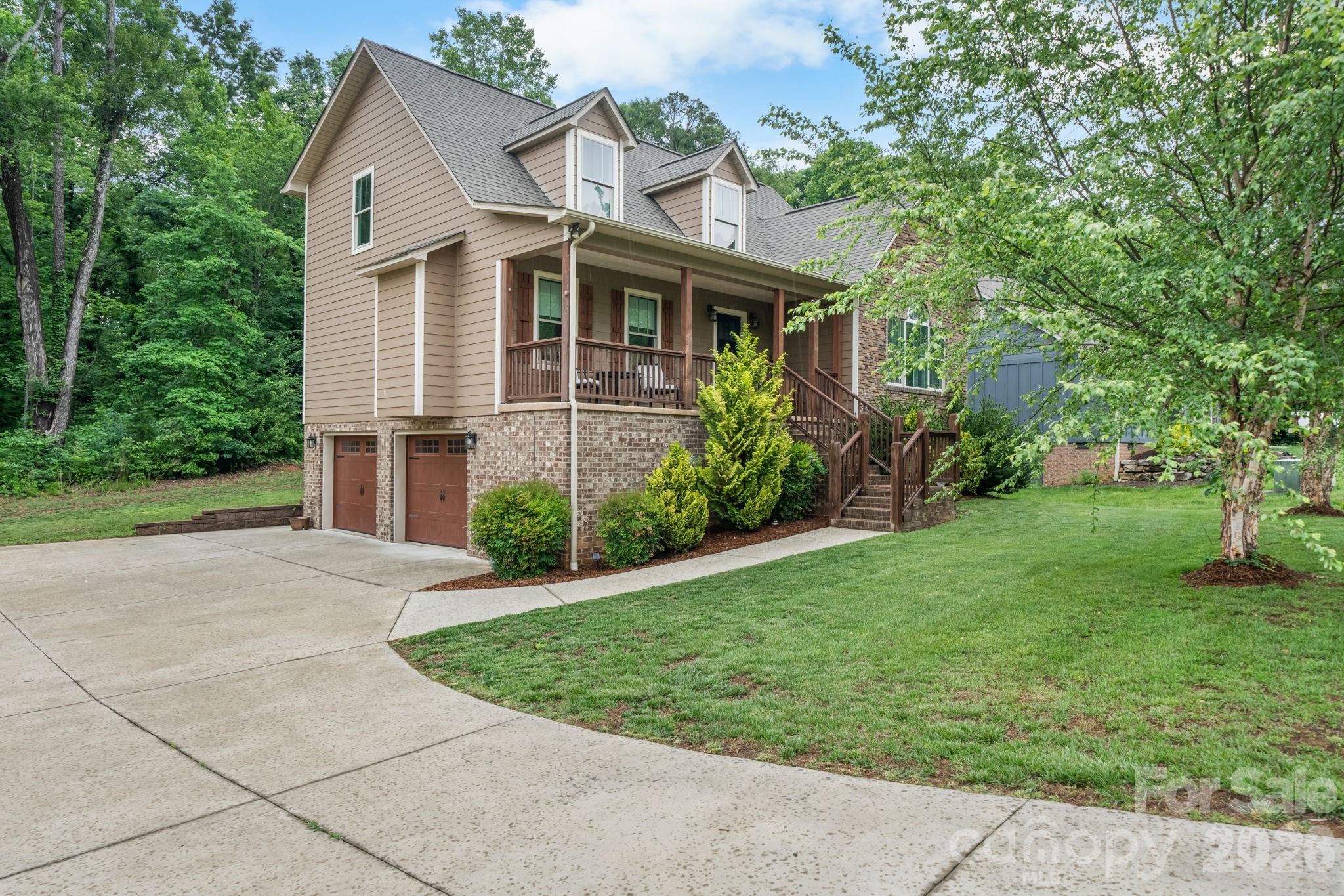 124 Maplewood Court — Hudson