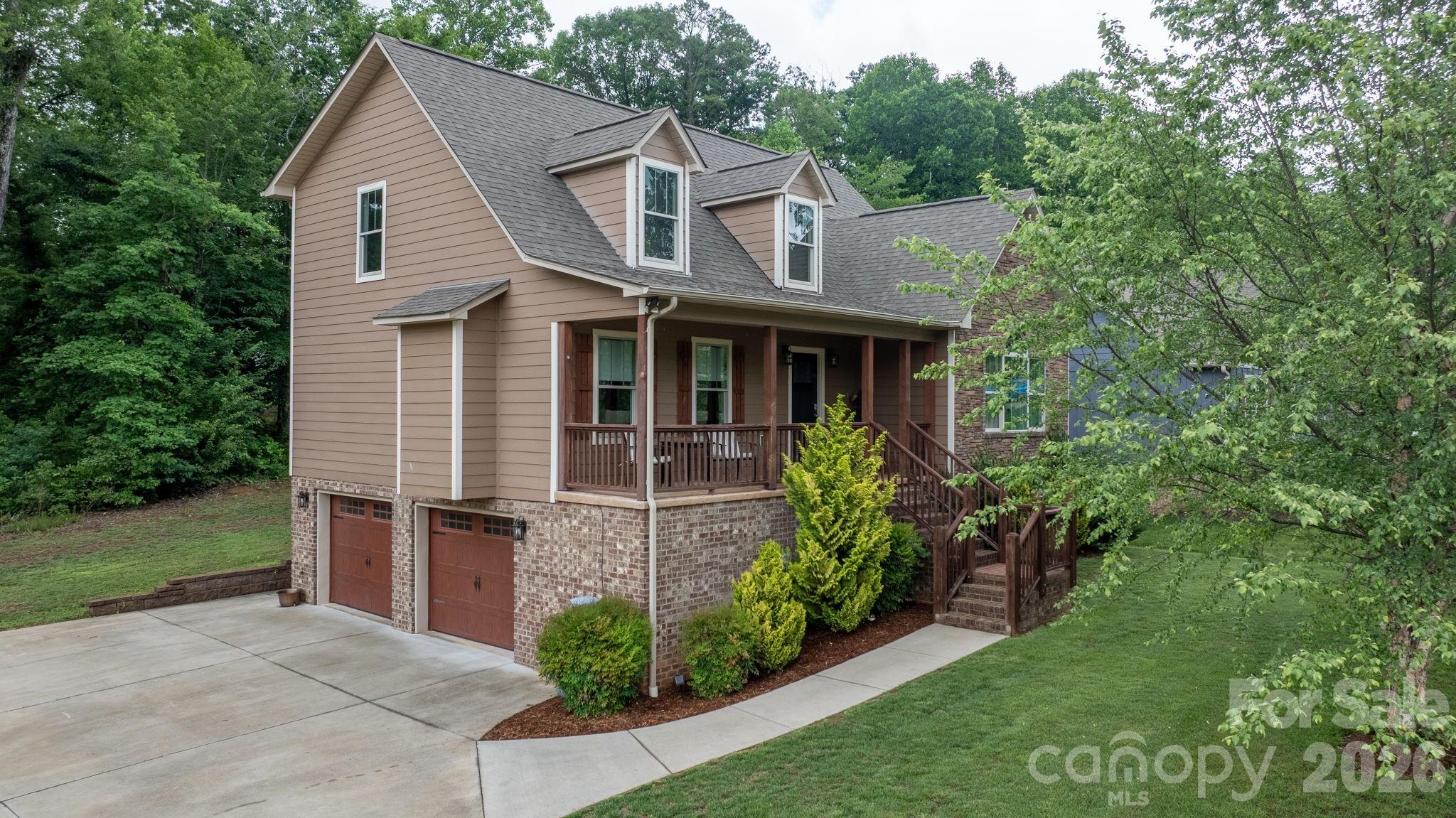 124 Maplewood Court — Hudson