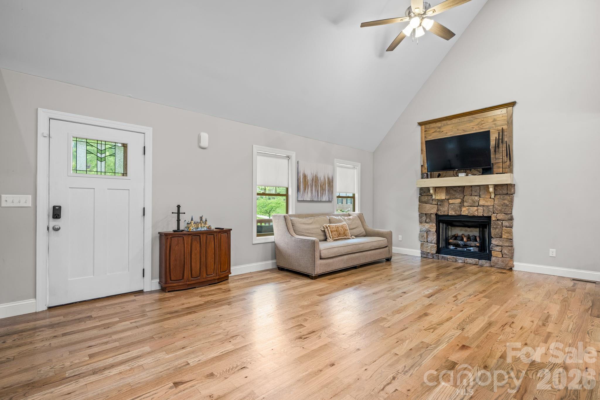 124 Maplewood Court — Hudson