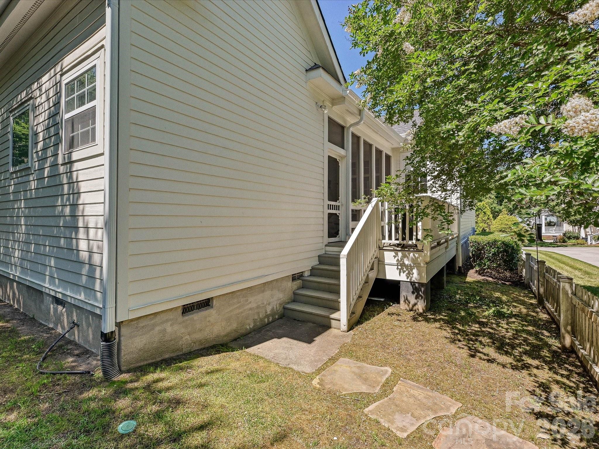 170 Clemens Place — Davidson