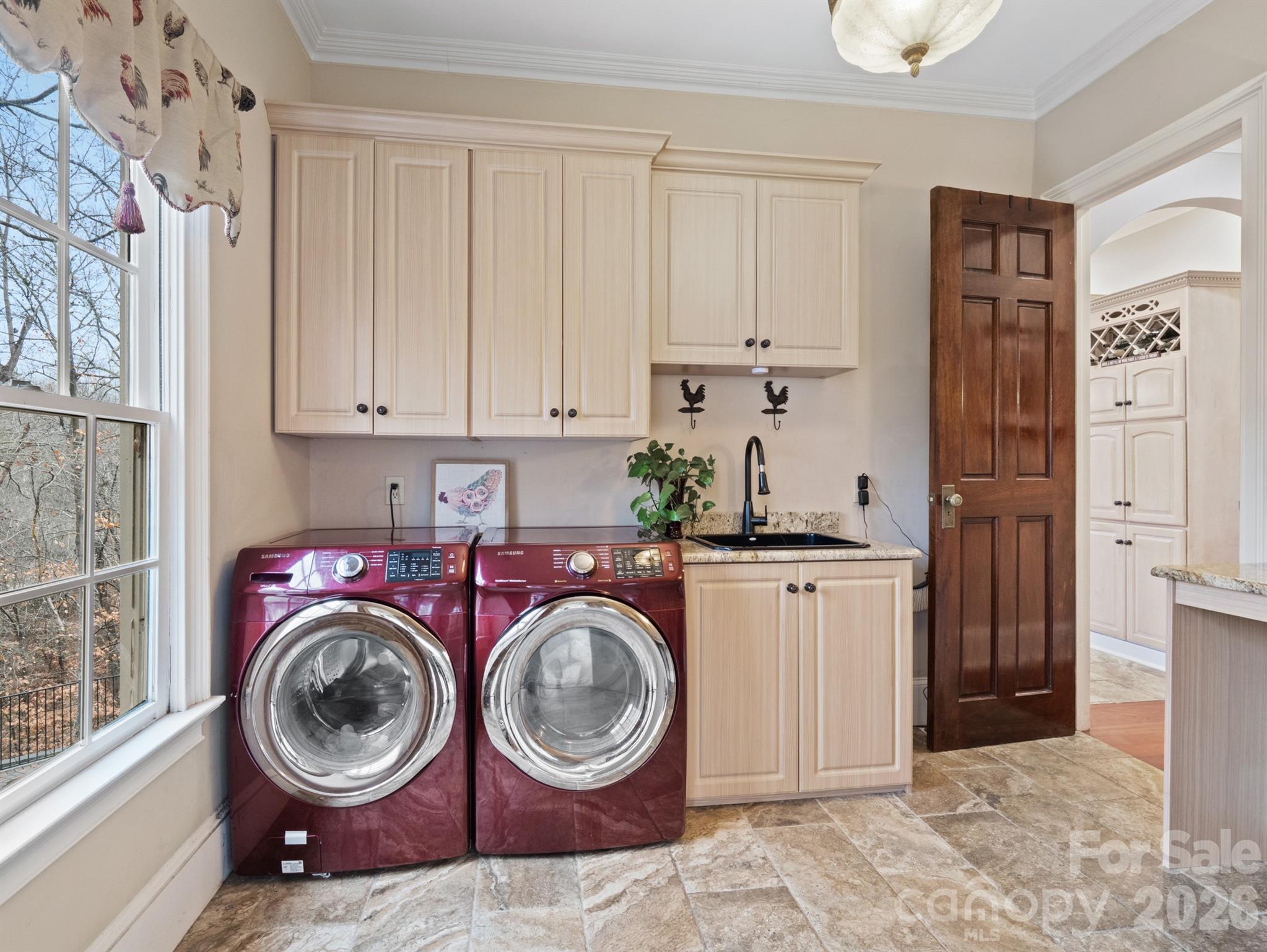 1090 N Saunders Drive — Catawba