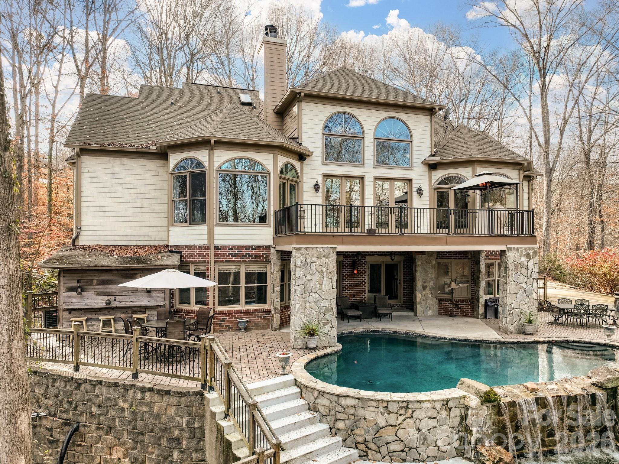 1090 N Saunders Drive — Catawba