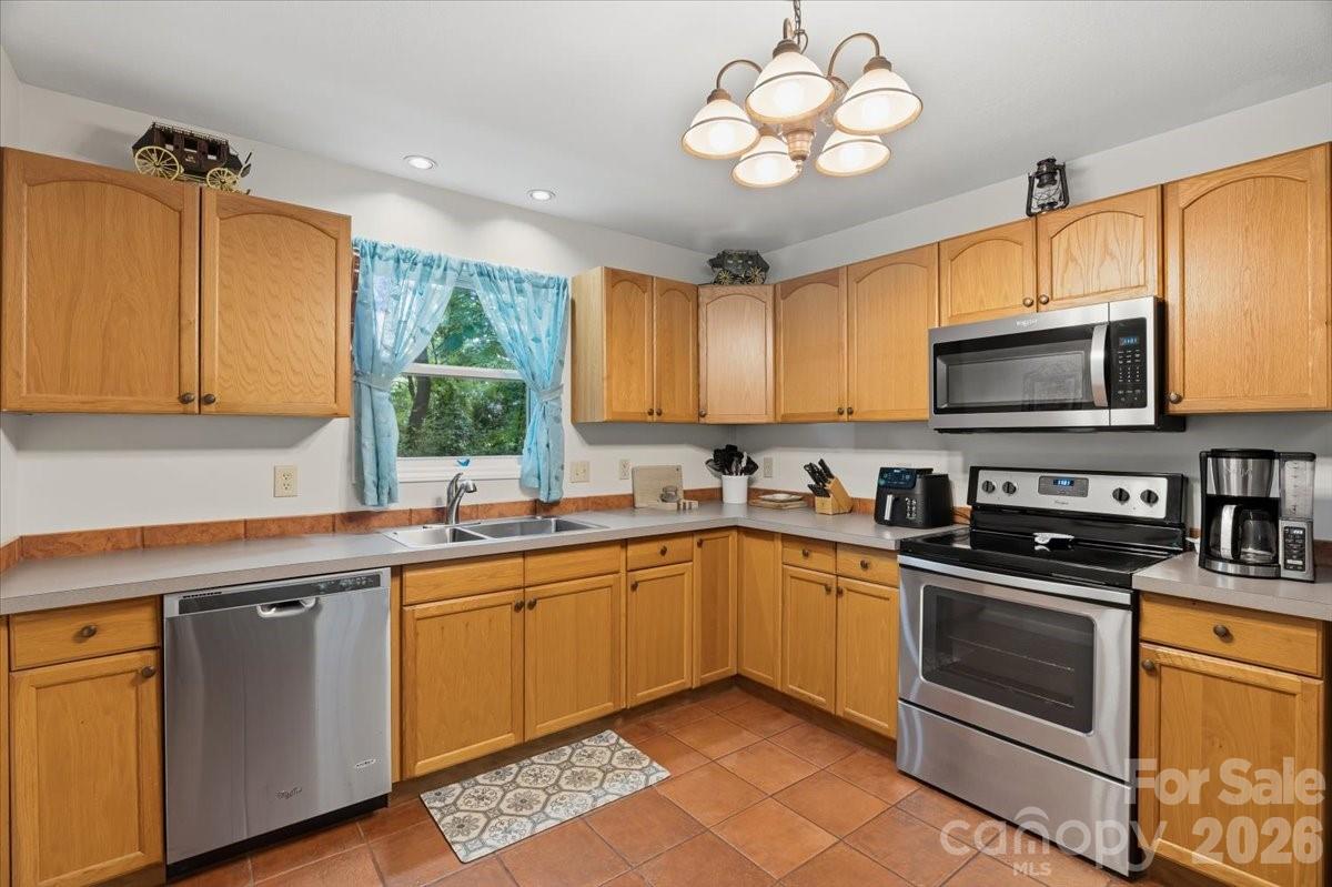122 Arnold Heights — Waynesville