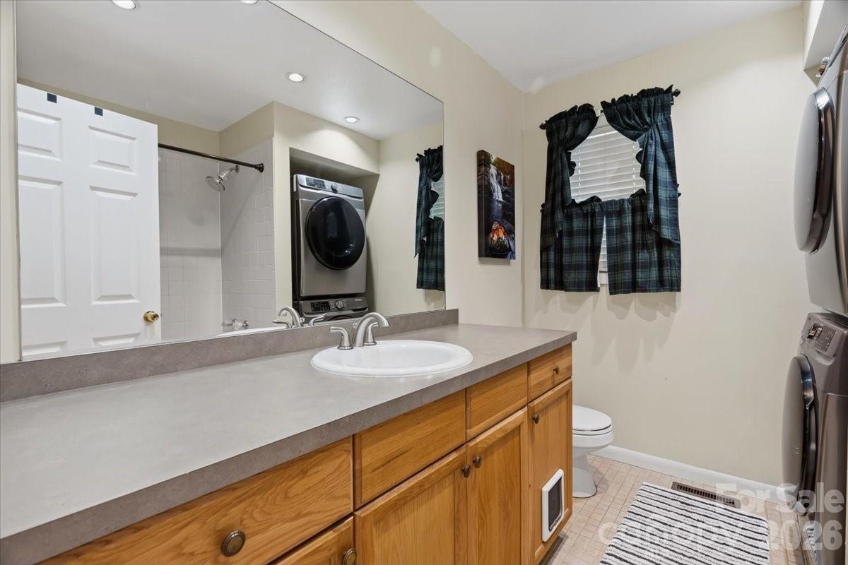 122 Arnold Heights — Waynesville