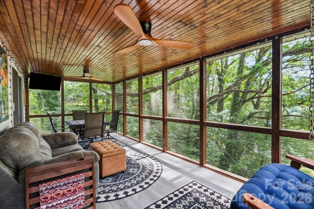 122 Arnold Heights — Waynesville
