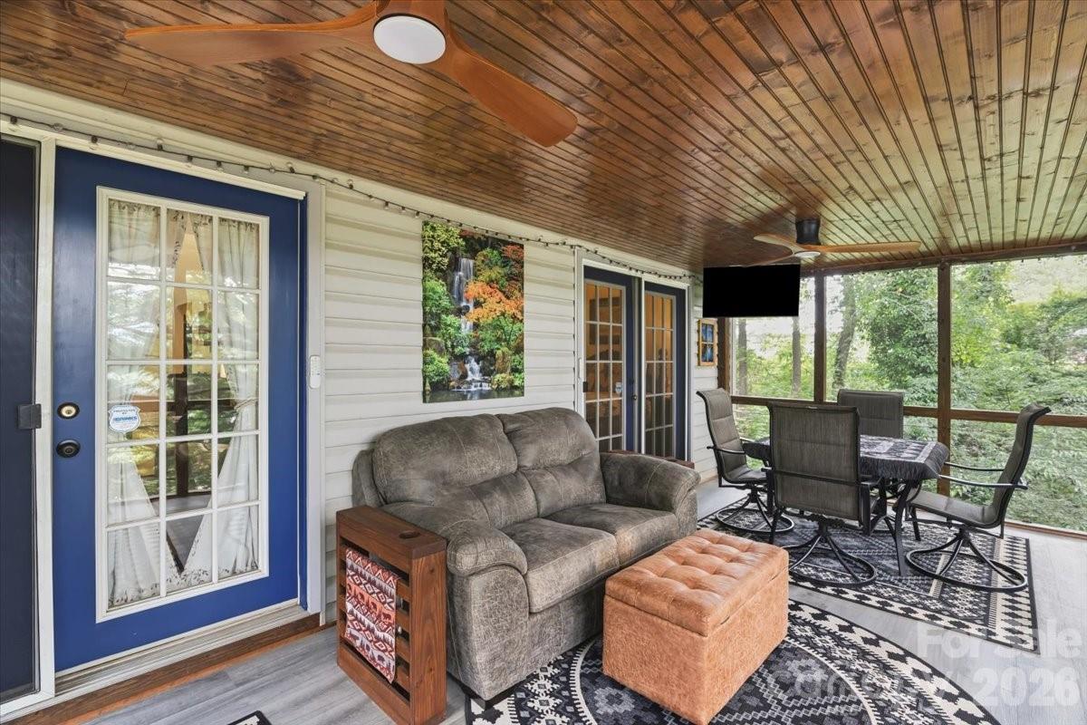 122 Arnold Heights — Waynesville