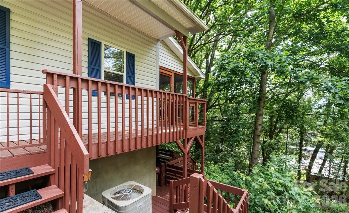 122 Arnold Heights — Waynesville