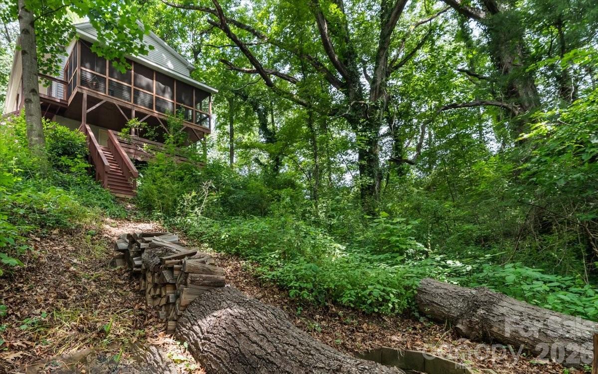 122 Arnold Heights — Waynesville